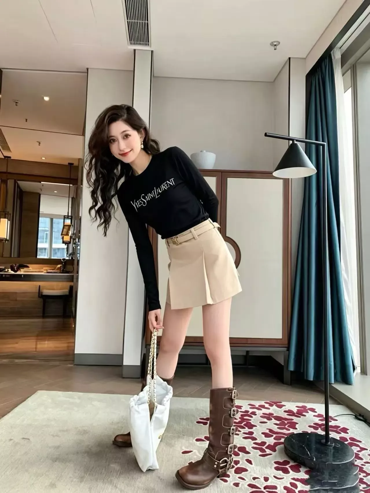 입생로랑 레터링 프린트 코튼 여성용 긴소매 티셔츠 상세 이미지 19