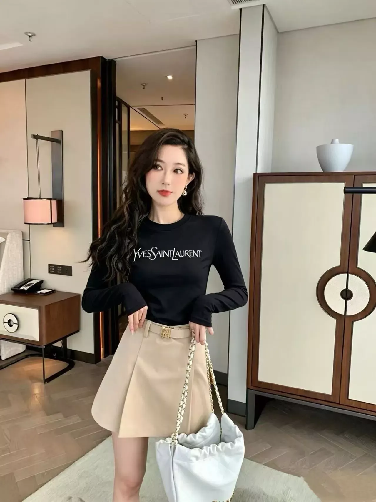 입생로랑 레터링 프린트 코튼 여성용 긴소매 티셔츠 상세 이미지 20