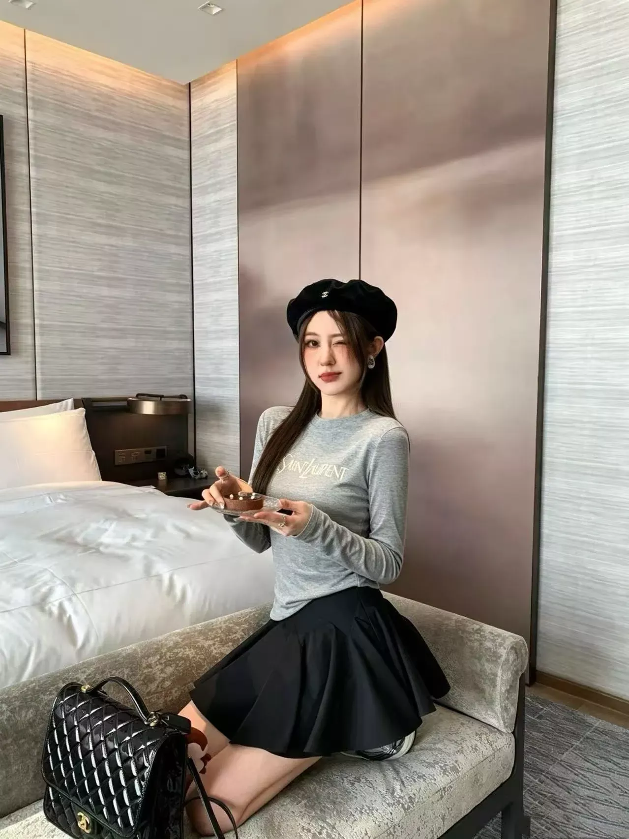 입생로랑 레터링 프린트 코튼 여성용 긴소매 티셔츠 상세 이미지 35
