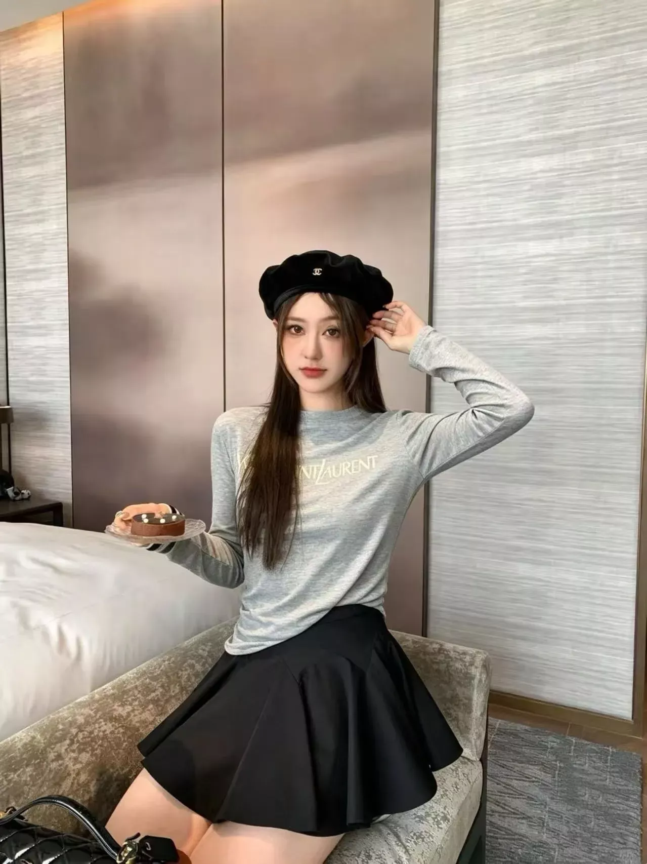 입생로랑 레터링 프린트 코튼 여성용 긴소매 티셔츠 상세 이미지 36