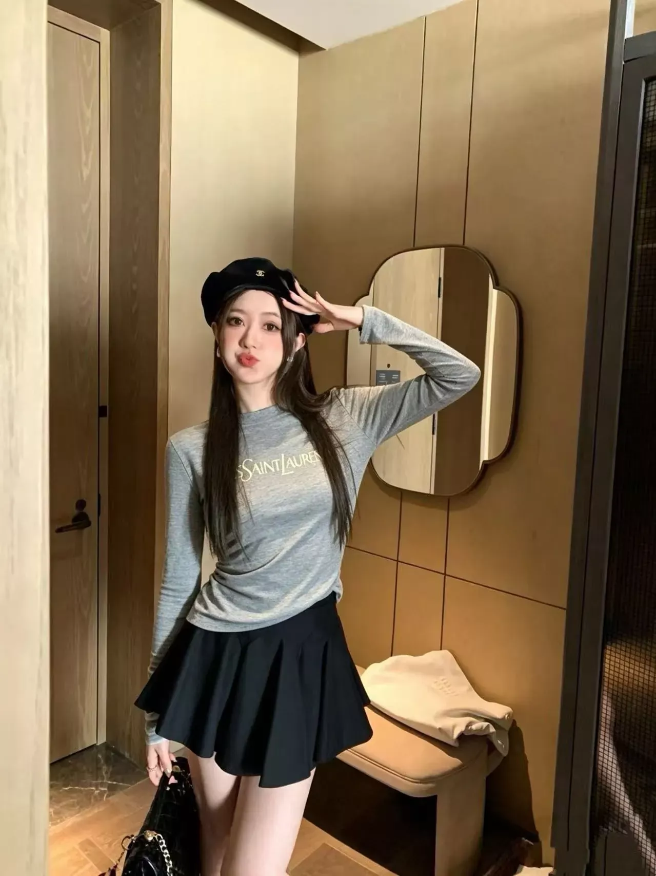 입생로랑 레터링 프린트 코튼 여성용 긴소매 티셔츠 상세 이미지 37