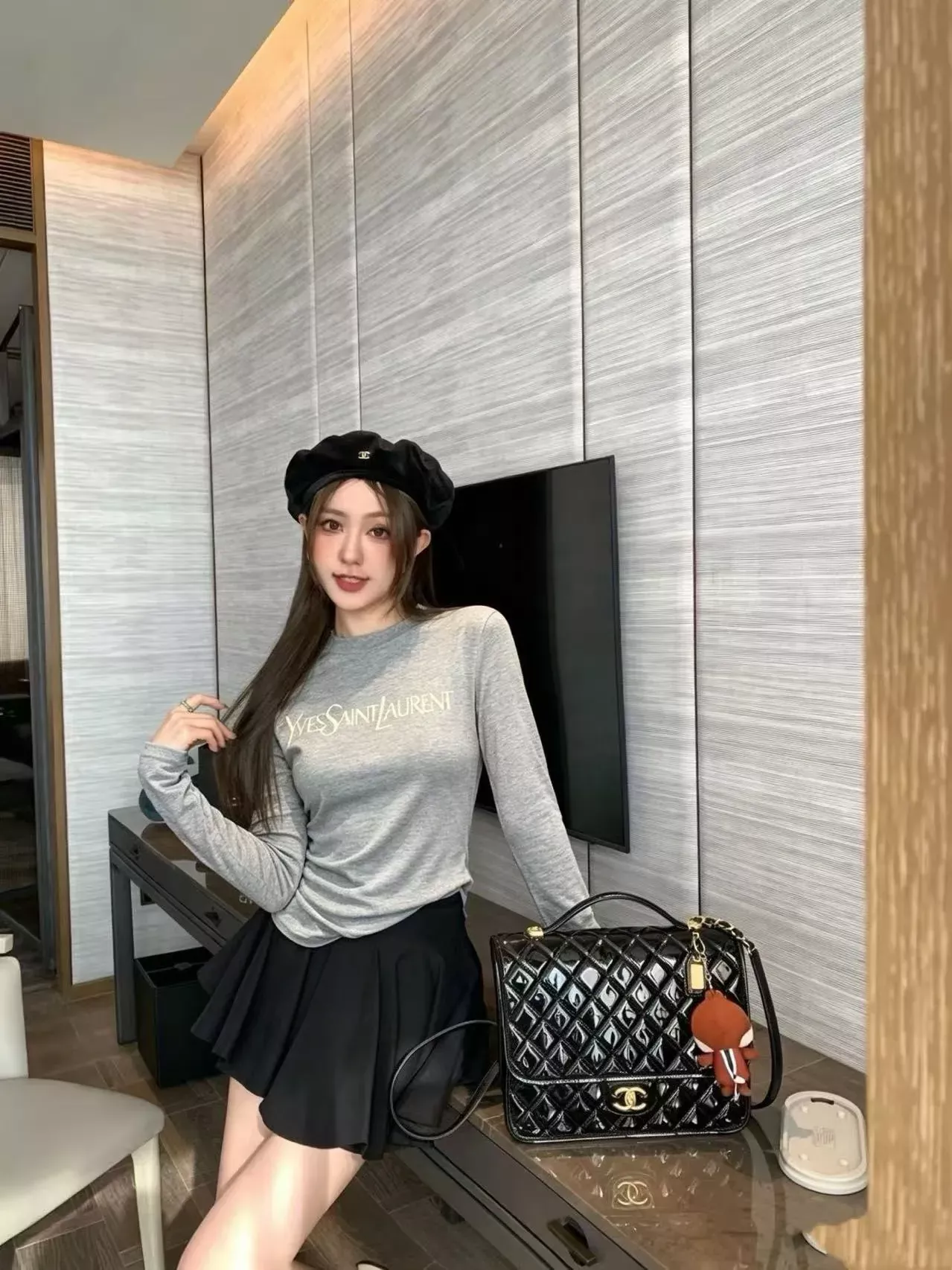 입생로랑 레터링 프린트 코튼 여성용 긴소매 티셔츠 상세 이미지 41