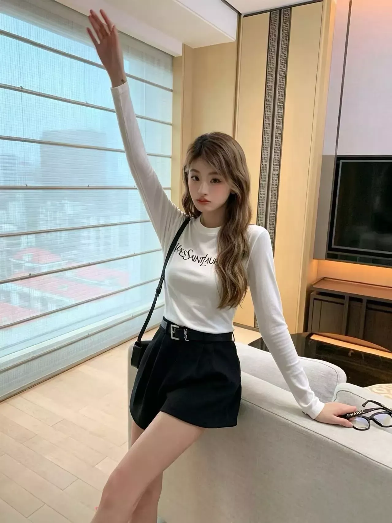 입생로랑 레터링 프린트 코튼 여성용 긴소매 티셔츠 상세 이미지 48