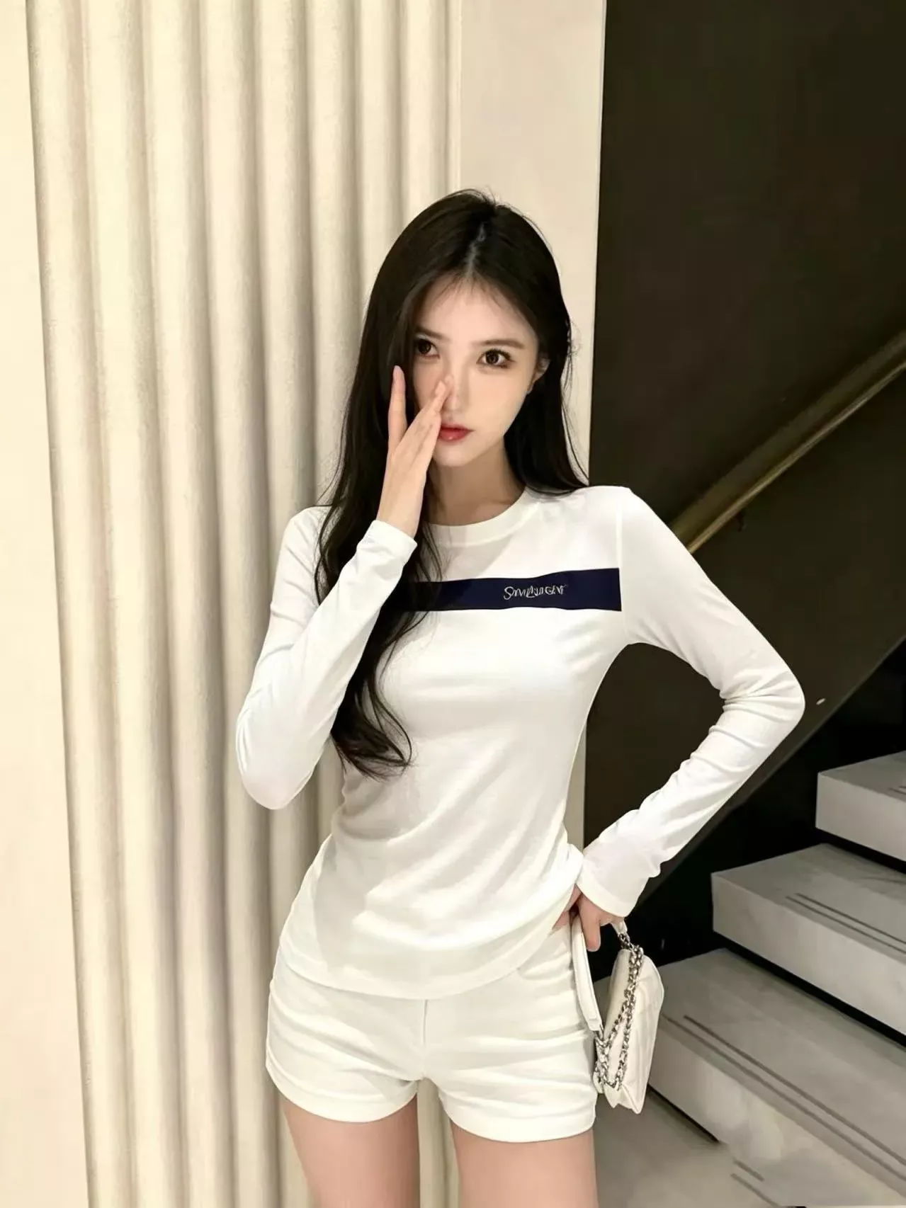 입생로랑 배색 스트라이프 자수 여성용 긴소매 티셔츠 상세 이미지 16