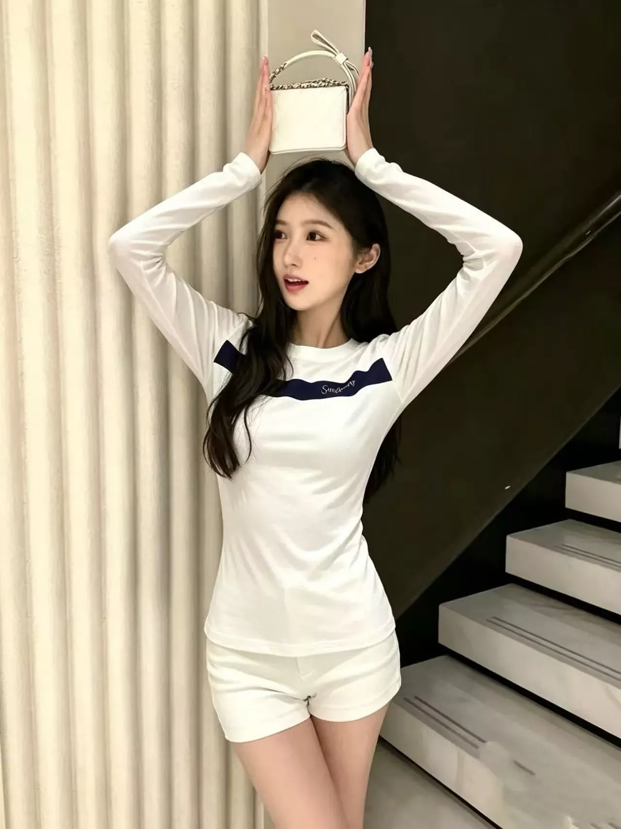 입생로랑 배색 스트라이프 자수 여성용 긴소매 티셔츠 상세 이미지 17