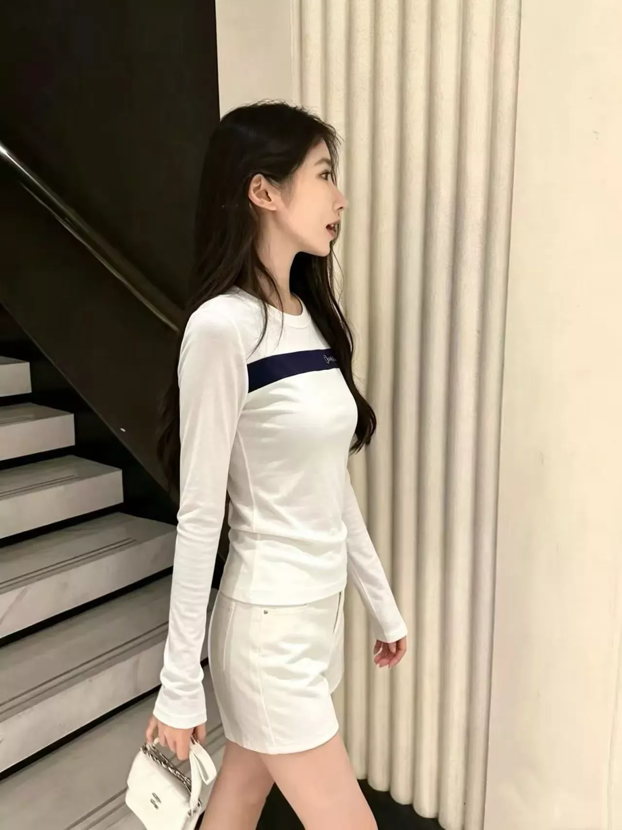 입생로랑 배색 스트라이프 자수 여성용 긴소매 티셔츠 상세 이미지 21