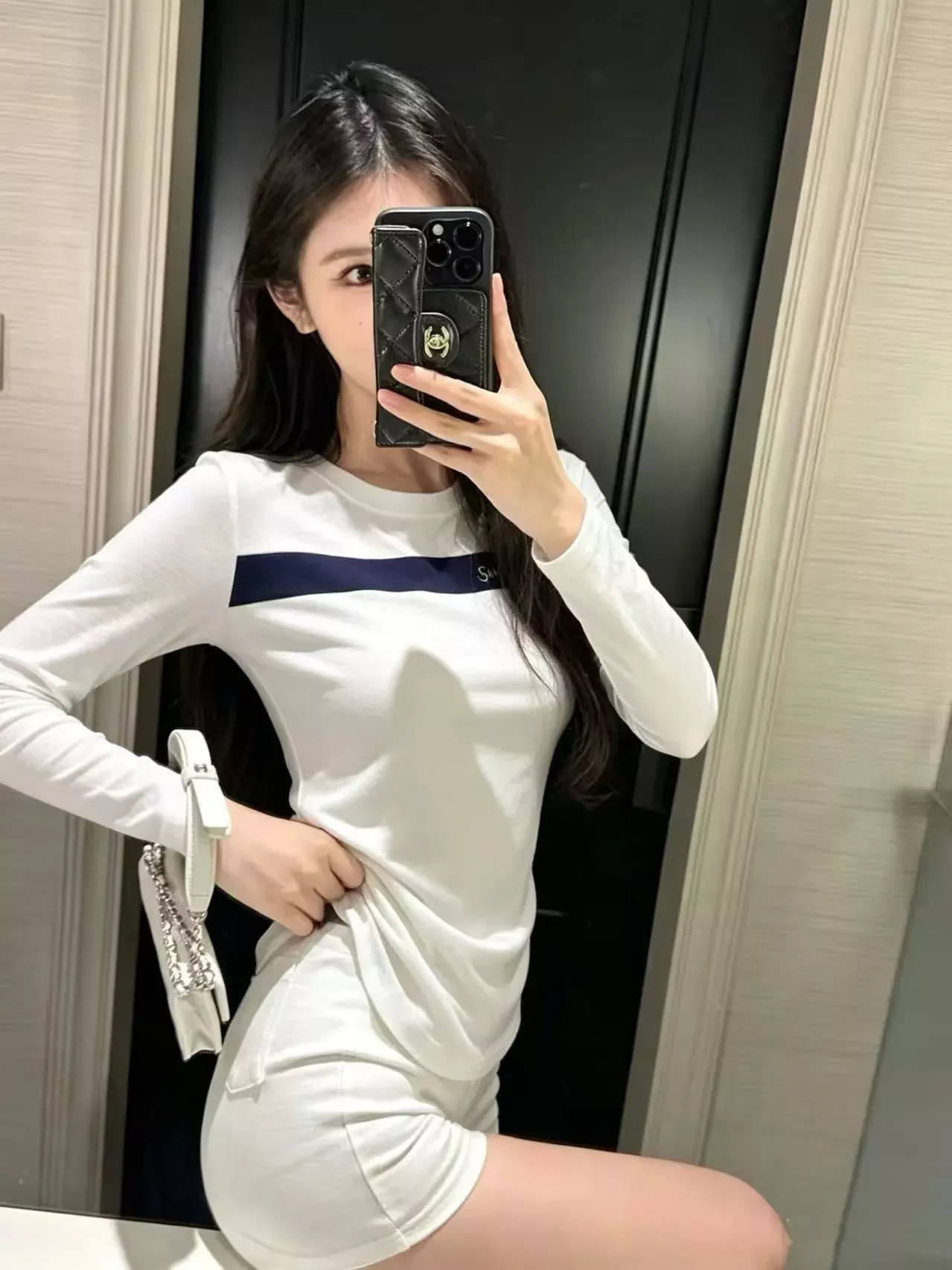 입생로랑 배색 스트라이프 자수 여성용 긴소매 티셔츠 상세 이미지 23