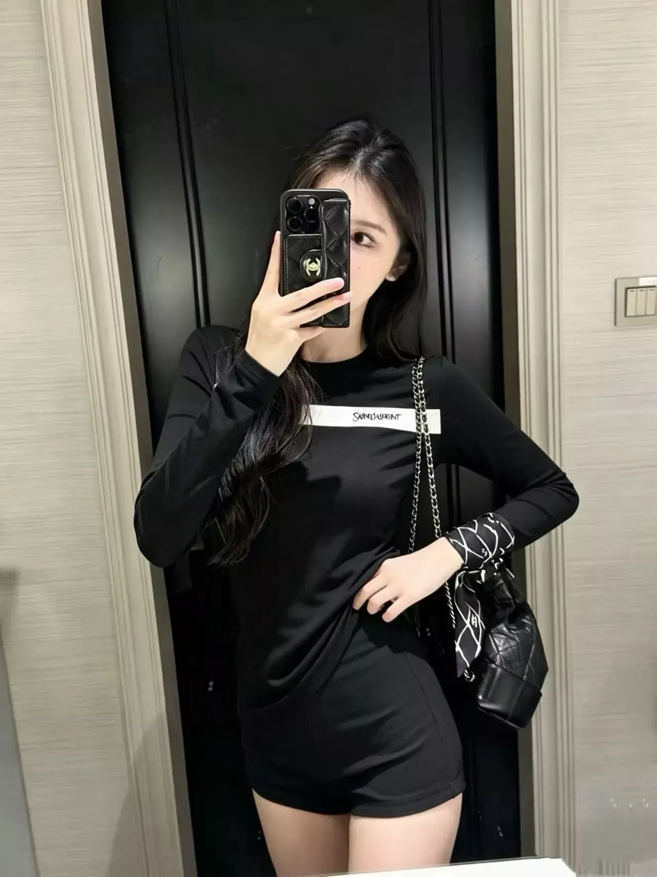 입생로랑 배색 스트라이프 자수 여성용 긴소매 티셔츠 상세 이미지 36