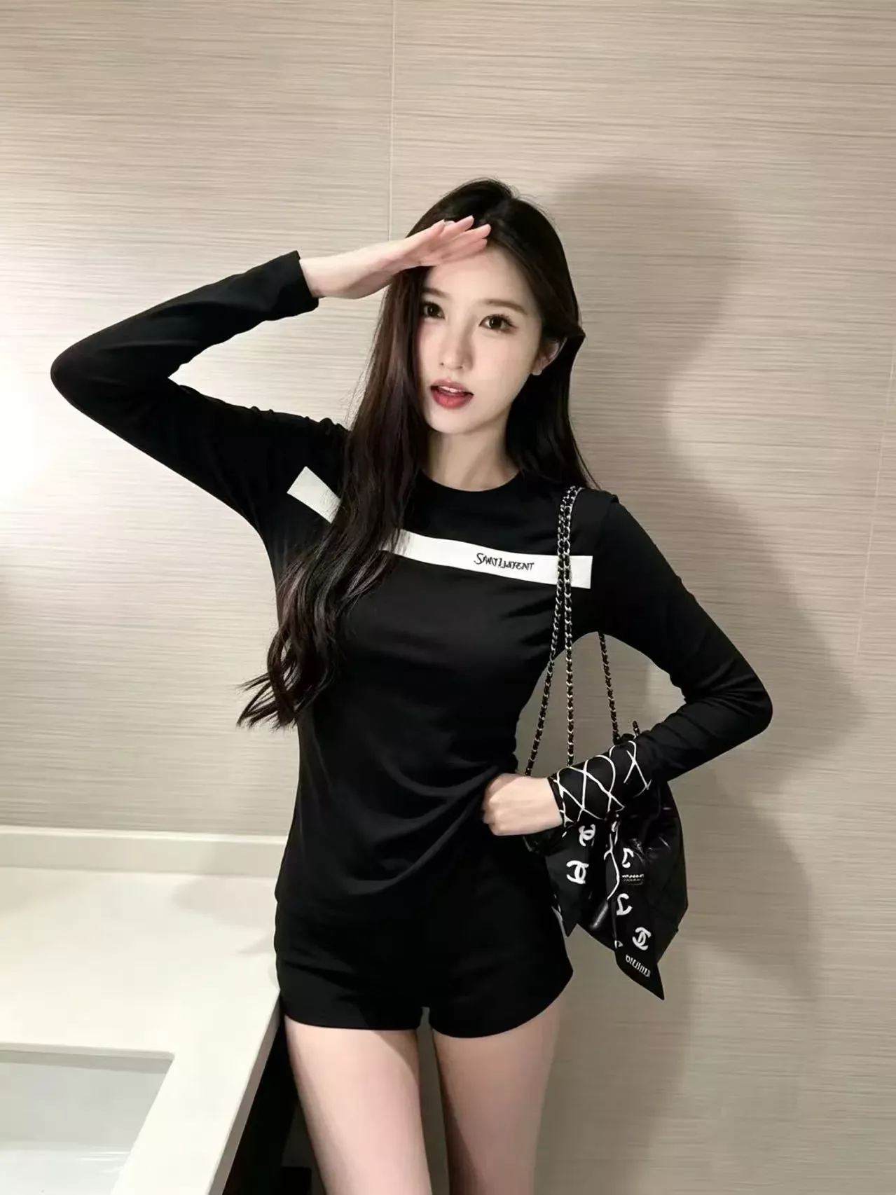 입생로랑 배색 스트라이프 자수 여성용 긴소매 티셔츠 상세 이미지 38