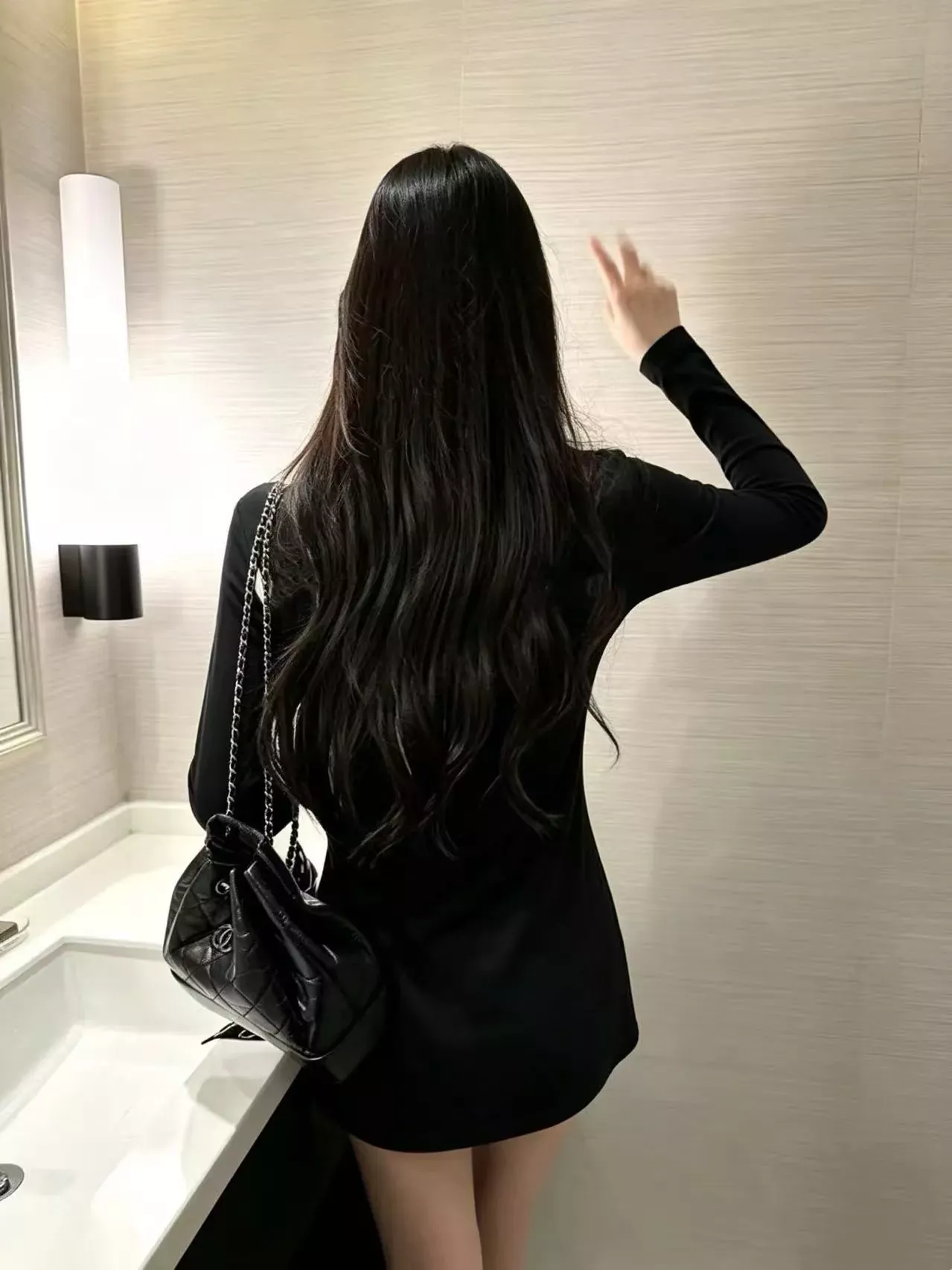 입생로랑 배색 스트라이프 자수 여성용 긴소매 티셔츠 상세 이미지 41