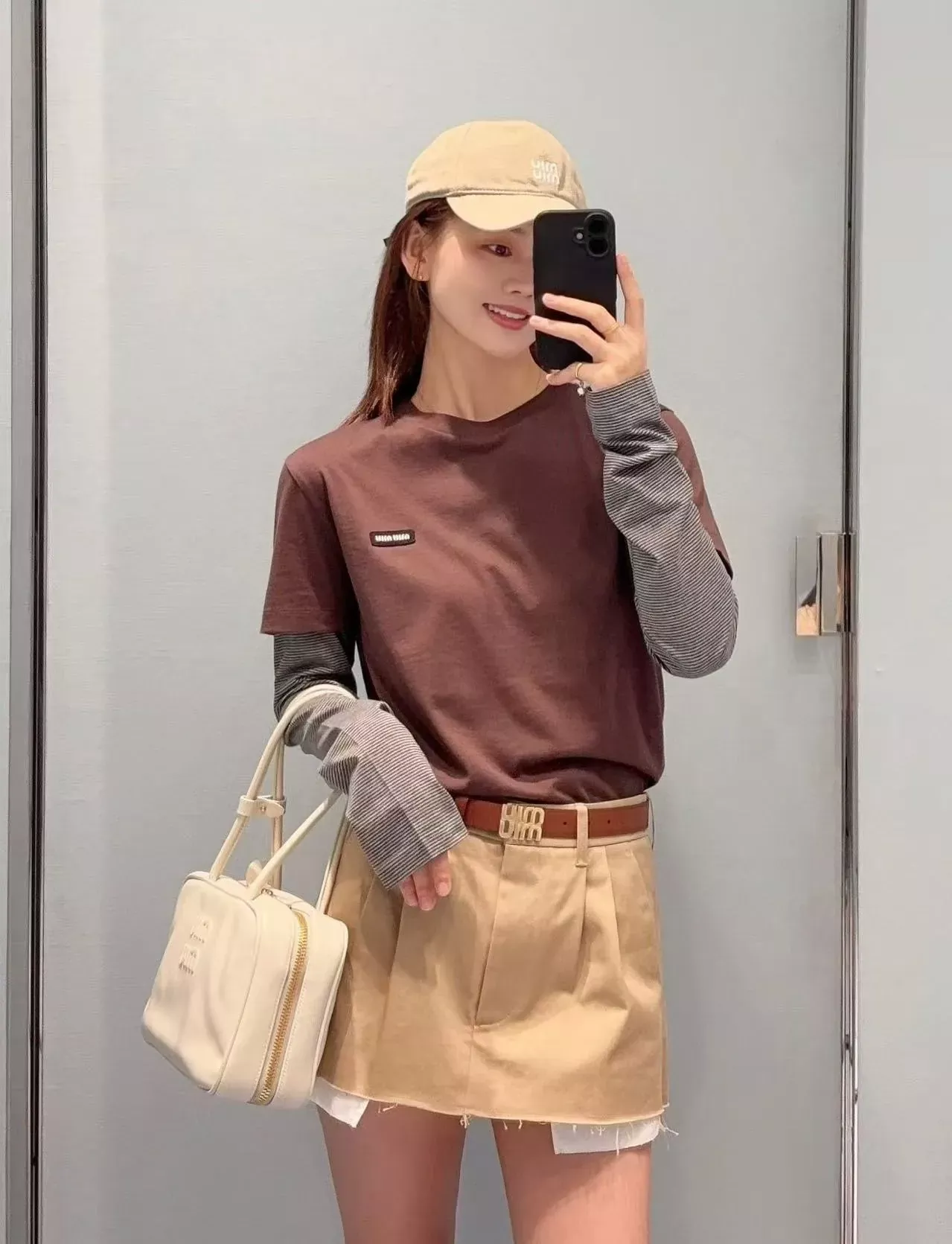 미우미우 레이어드 스트라이프 여성용 긴소매 티셔츠 상세 이미지 9