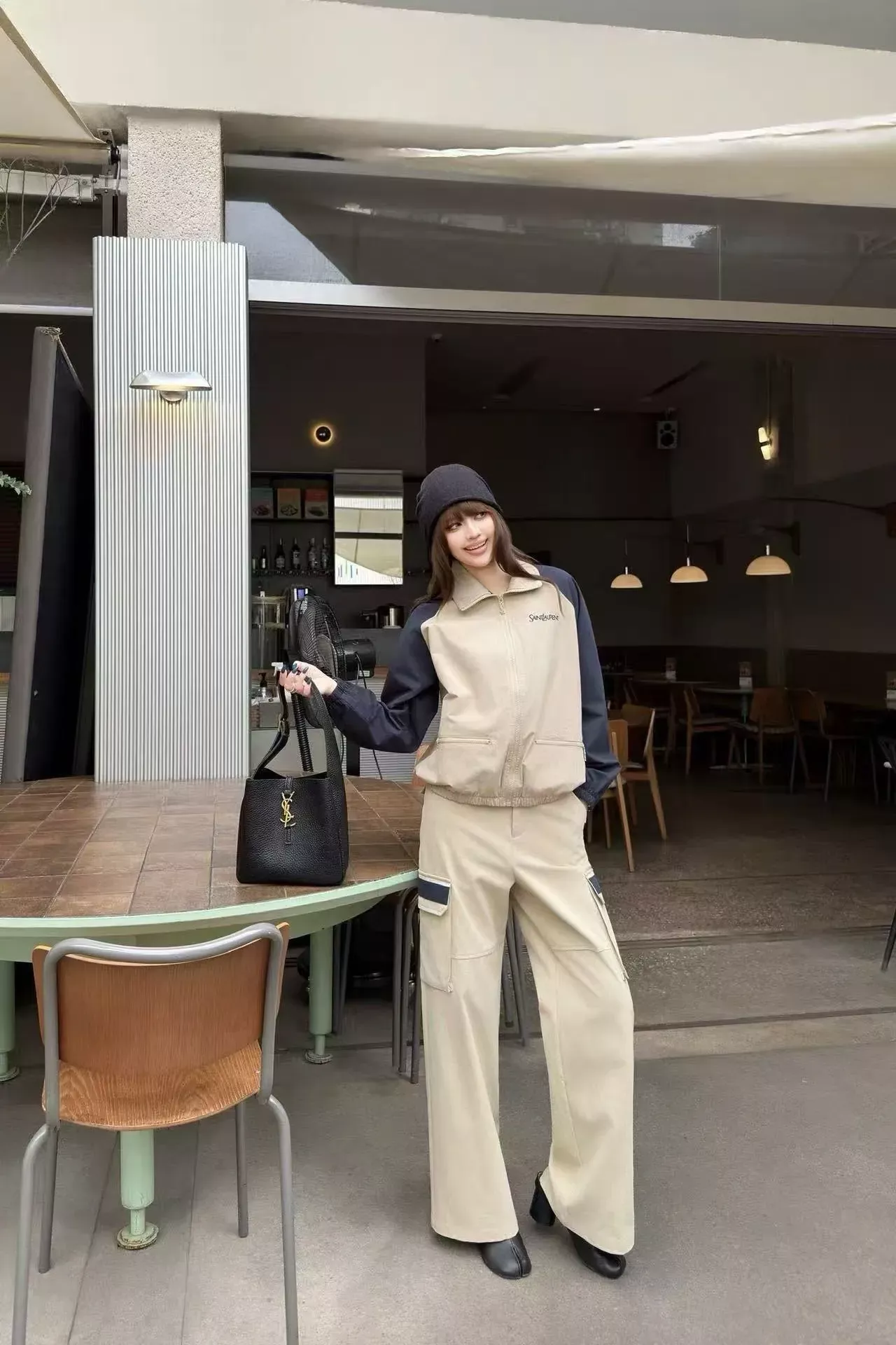입생로랑 레터 자수 배색 집업 여성용 쇼트 코트 상세 이미지 25