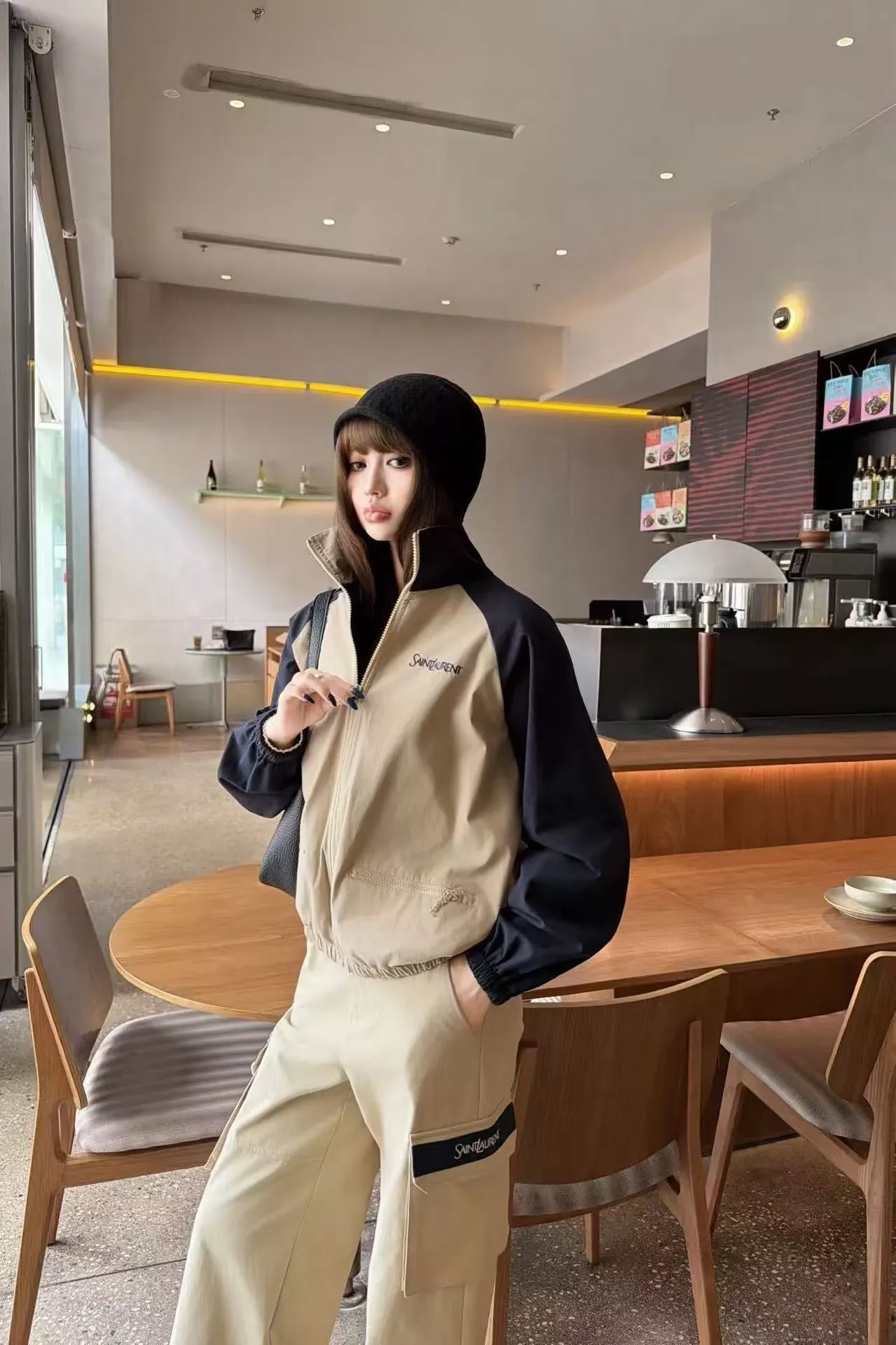 입생로랑 레터 자수 배색 집업 여성용 쇼트 코트 상세 이미지 27