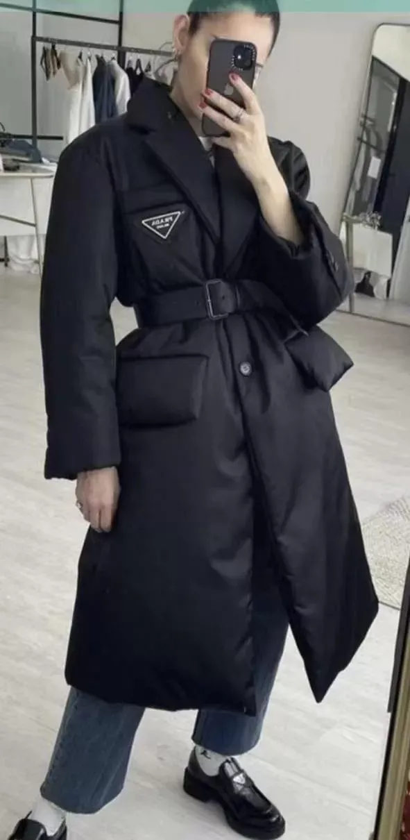 프라다 삼각 로고 벨티드 롱 여성용 롱 패딩 상세 이미지 10