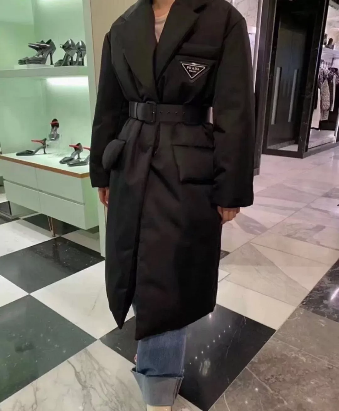 프라다 삼각 로고 벨티드 롱 여성용 롱 패딩 상세 이미지 12