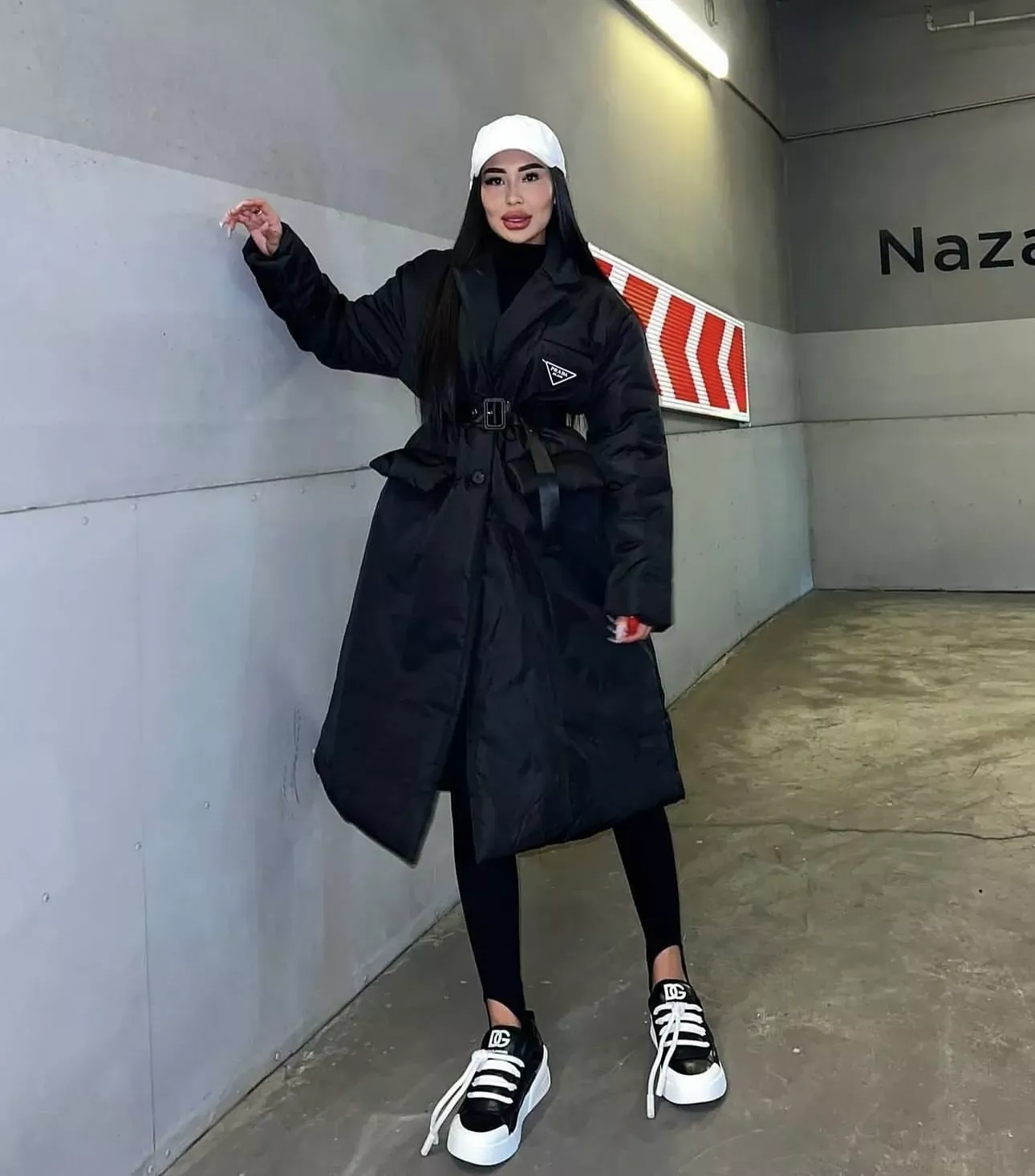 프라다 삼각 로고 벨티드 롱 여성용 롱 패딩 상세 이미지 23