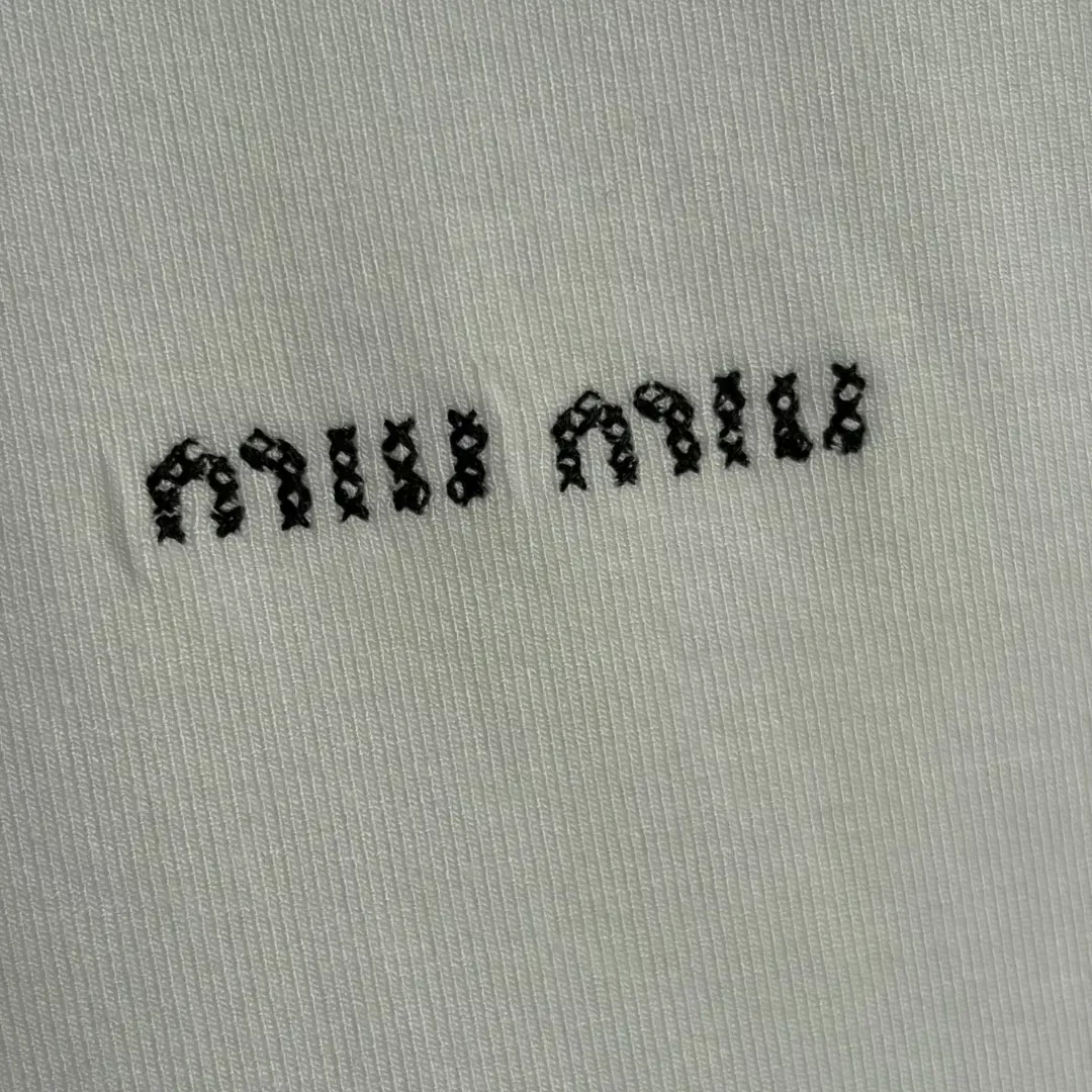 미우미우 자수 레이스 칼라 여성용 긴소매 티셔츠 상세 이미지 4
