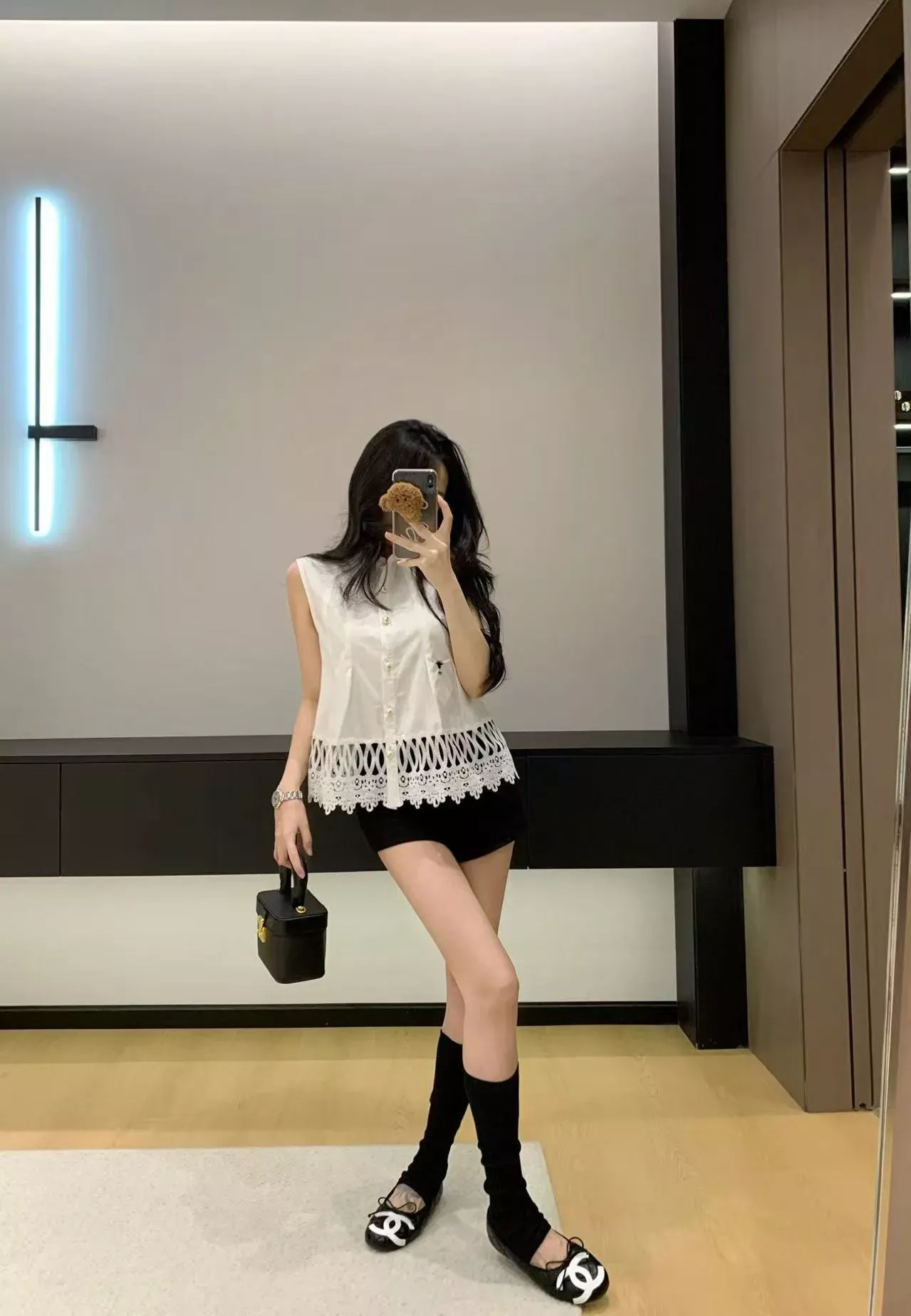 디올 벌 자수 레이스 밑단 여성용 민소매 셔츠 상세 이미지 13