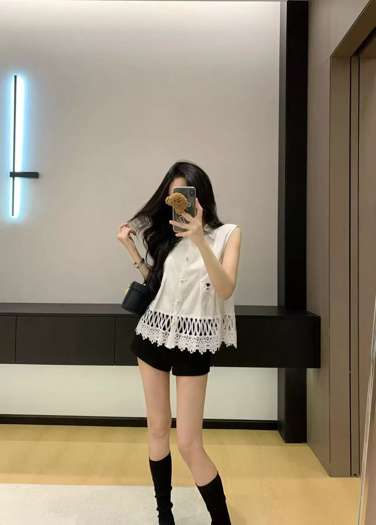 디올 벌 자수 레이스 밑단 여성용 민소매 셔츠 상세 이미지 18