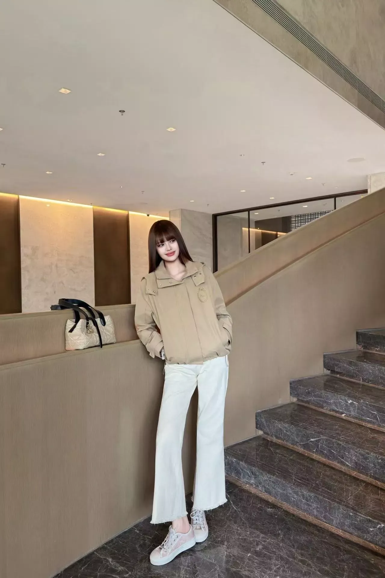 디올 자수 와펜 탈부착 후드 여성용 후드 재킷 상세 이미지 15