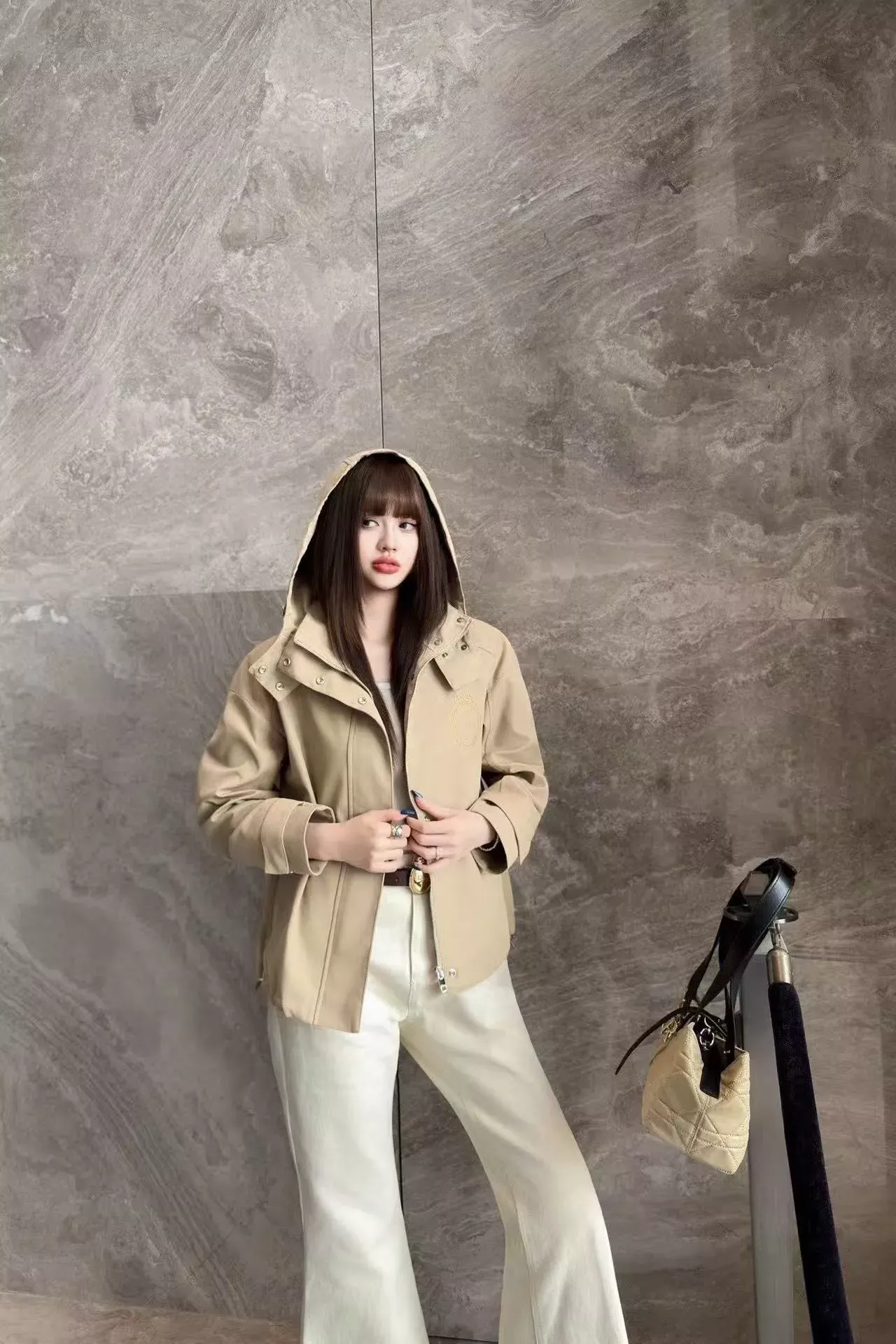 디올 자수 와펜 탈부착 후드 여성용 후드 재킷 상세 이미지 18