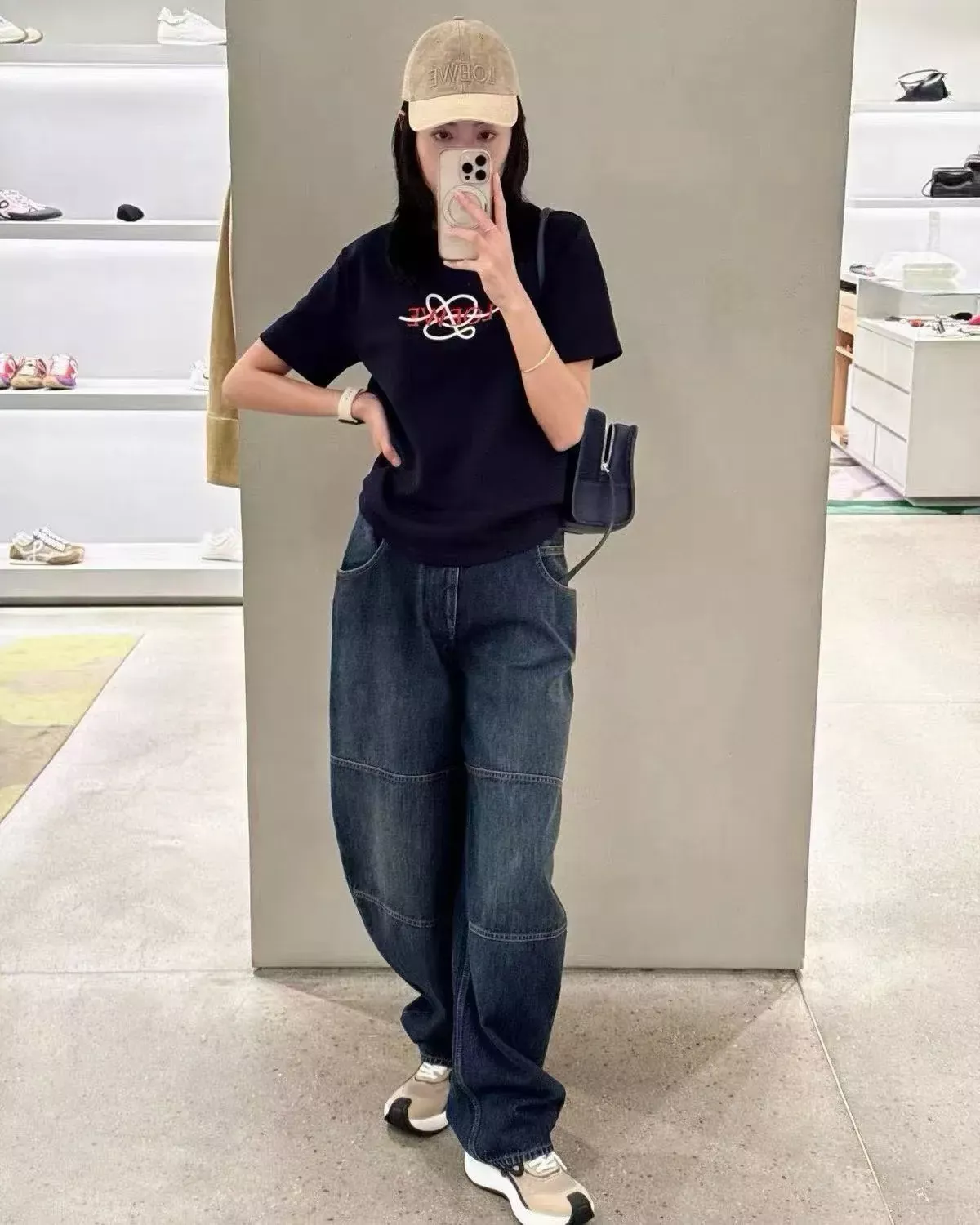 로에베 워싱 컷아웃 배기핏 여성용 데님 팬츠 상세 이미지 10