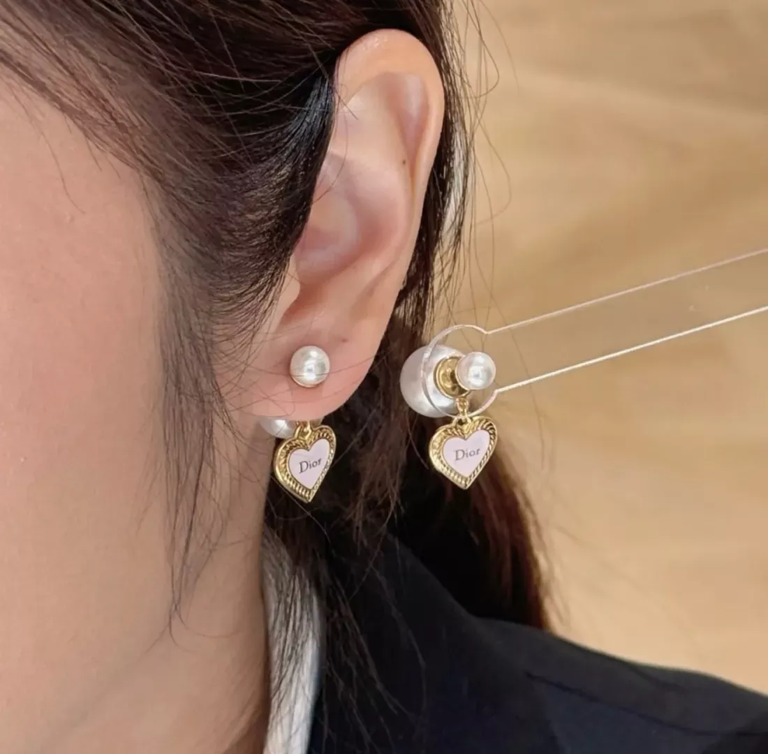 디올 하트 더블 펄 스터드 귀걸이 상세 이미지 24