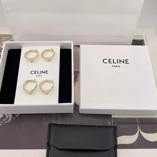 셀린느 트리옹프 에나멜 로고 귀걸이