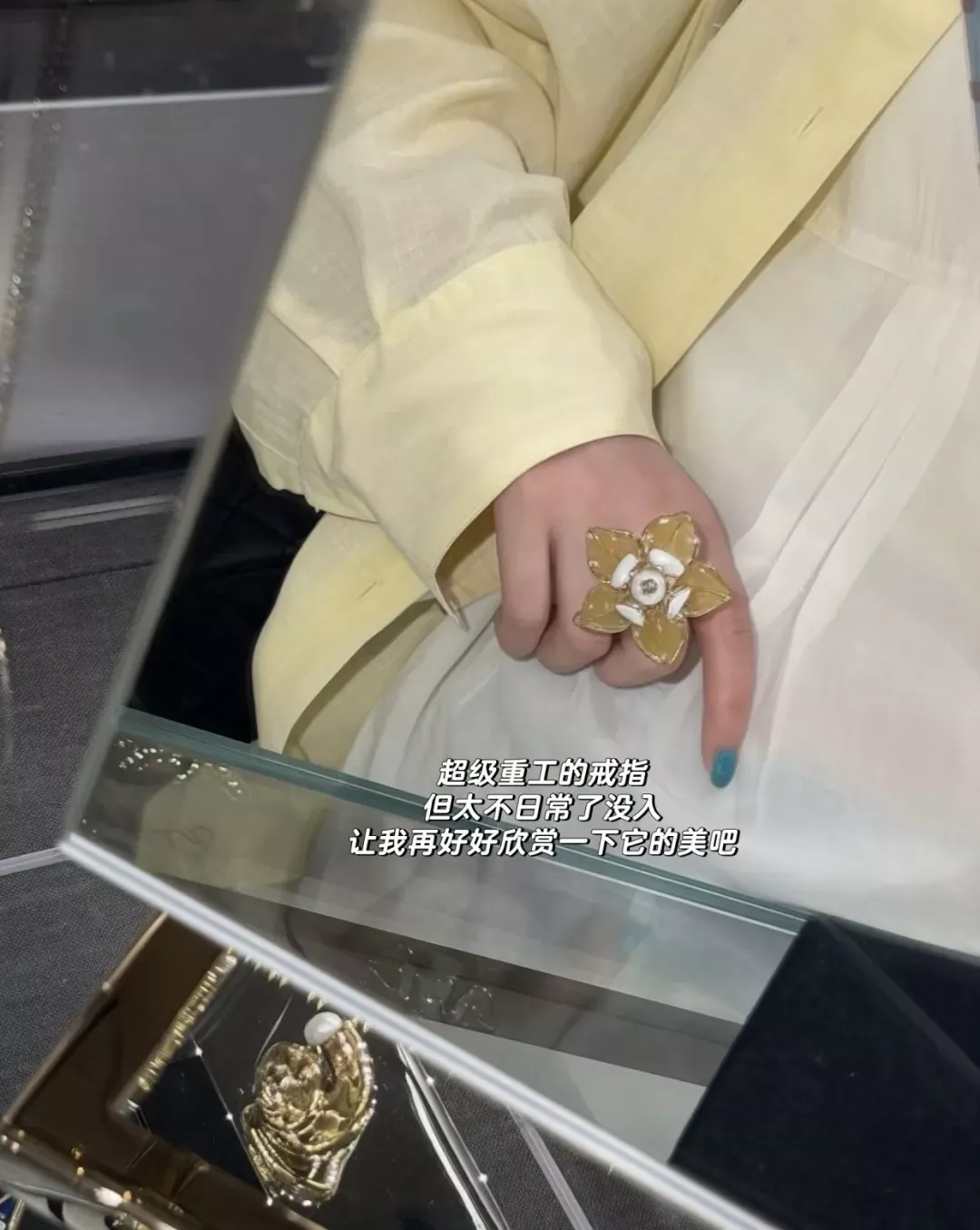 샤넬 입체 플라워 더블 에나멜 반지 상세 이미지 16