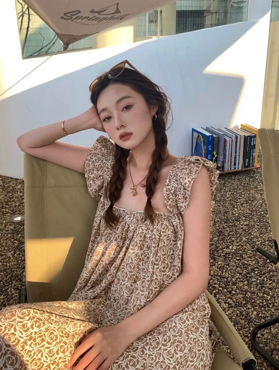 로에베 로고 펜던트 황동 목걸이 상세 이미지 22