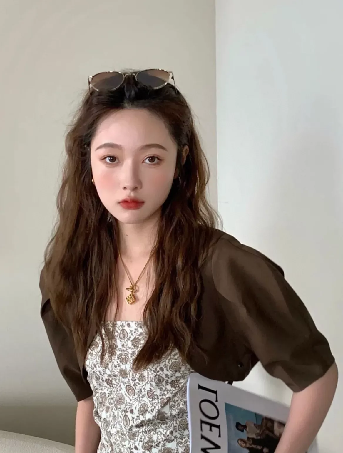 로에베 로고 펜던트 황동 목걸이 상세 이미지 25