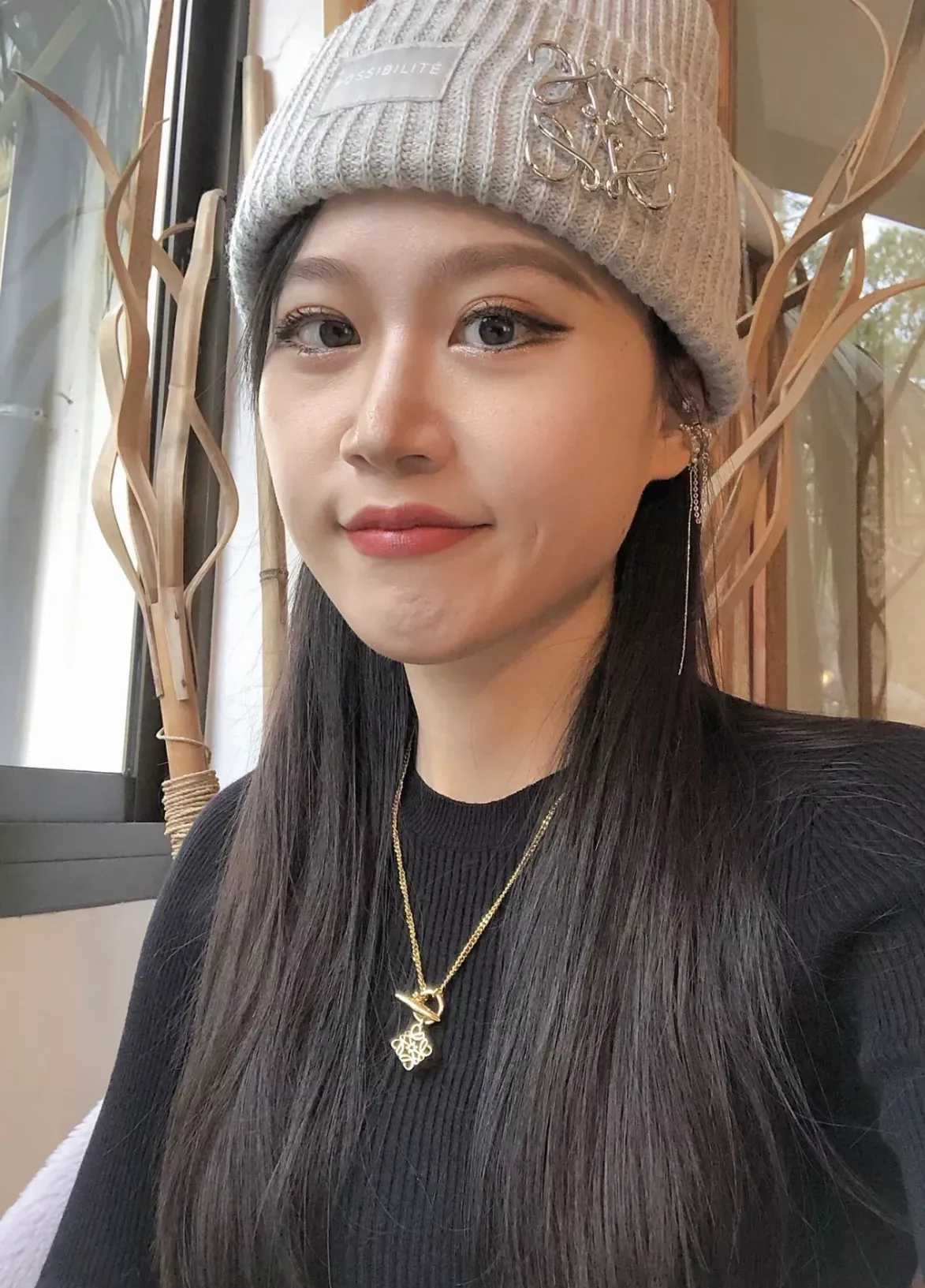 로에베 로고 펜던트 황동 목걸이 상세 이미지 28