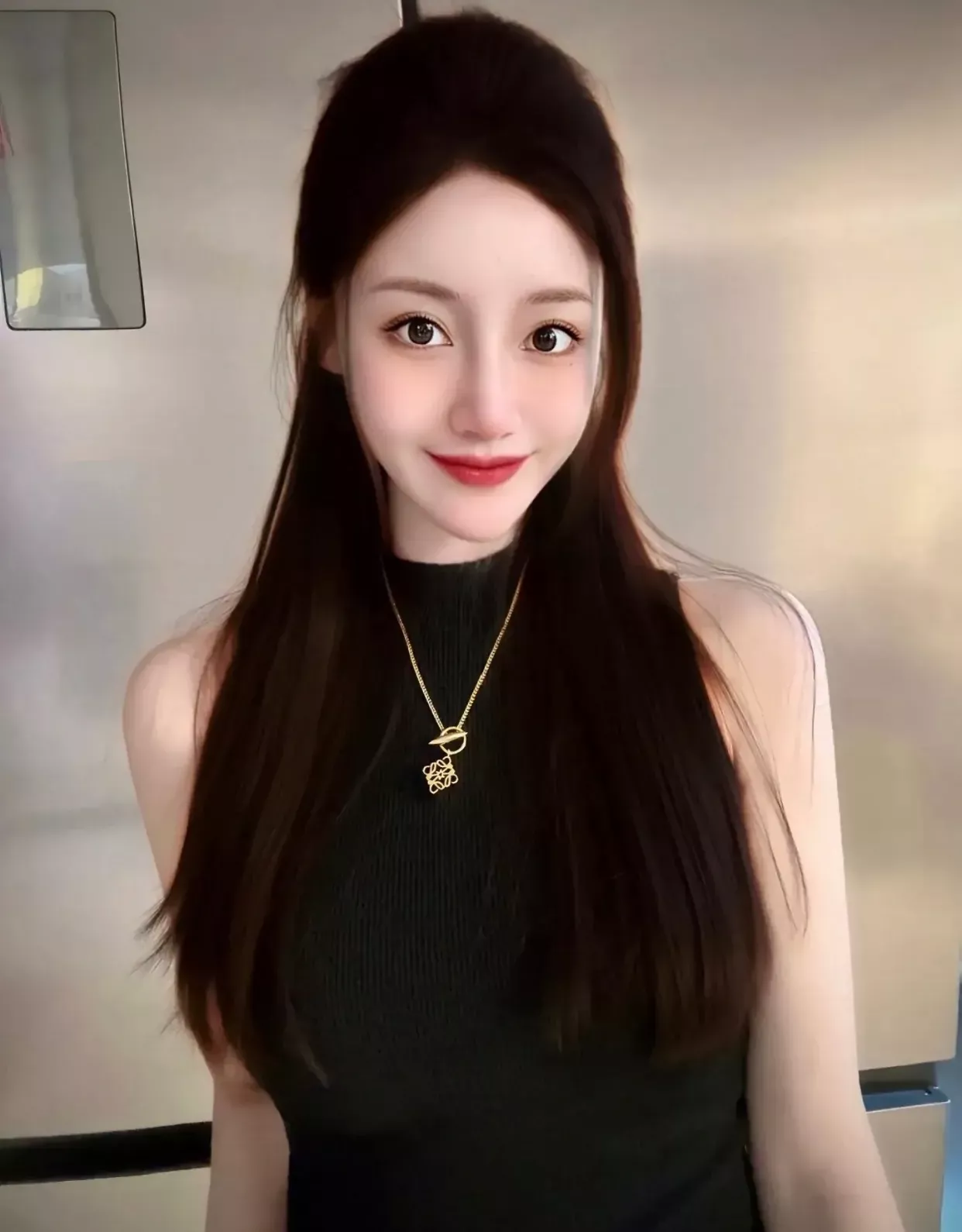로에베 로고 펜던트 황동 목걸이 상세 이미지 30