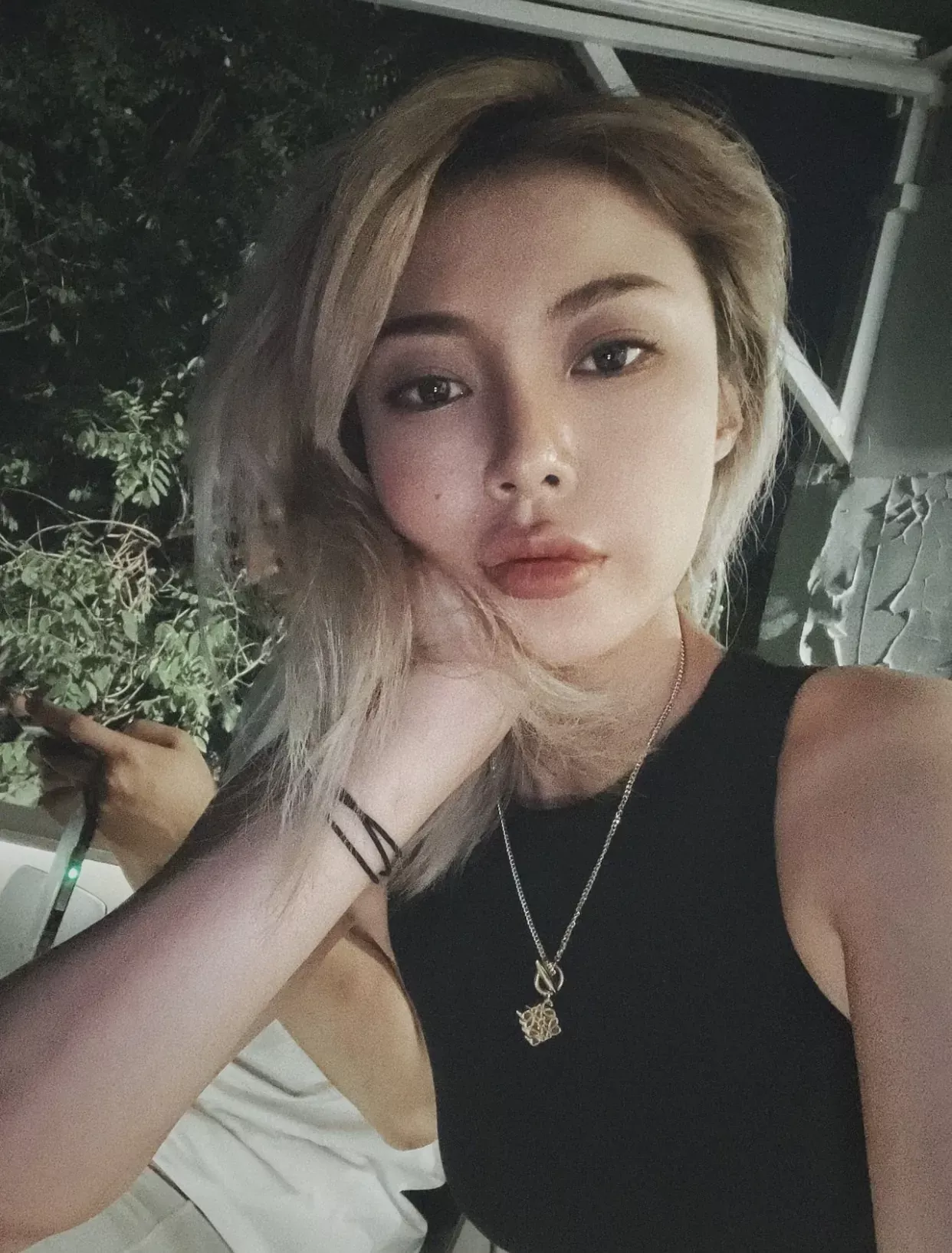 로에베 로고 펜던트 황동 목걸이 상세 이미지 31