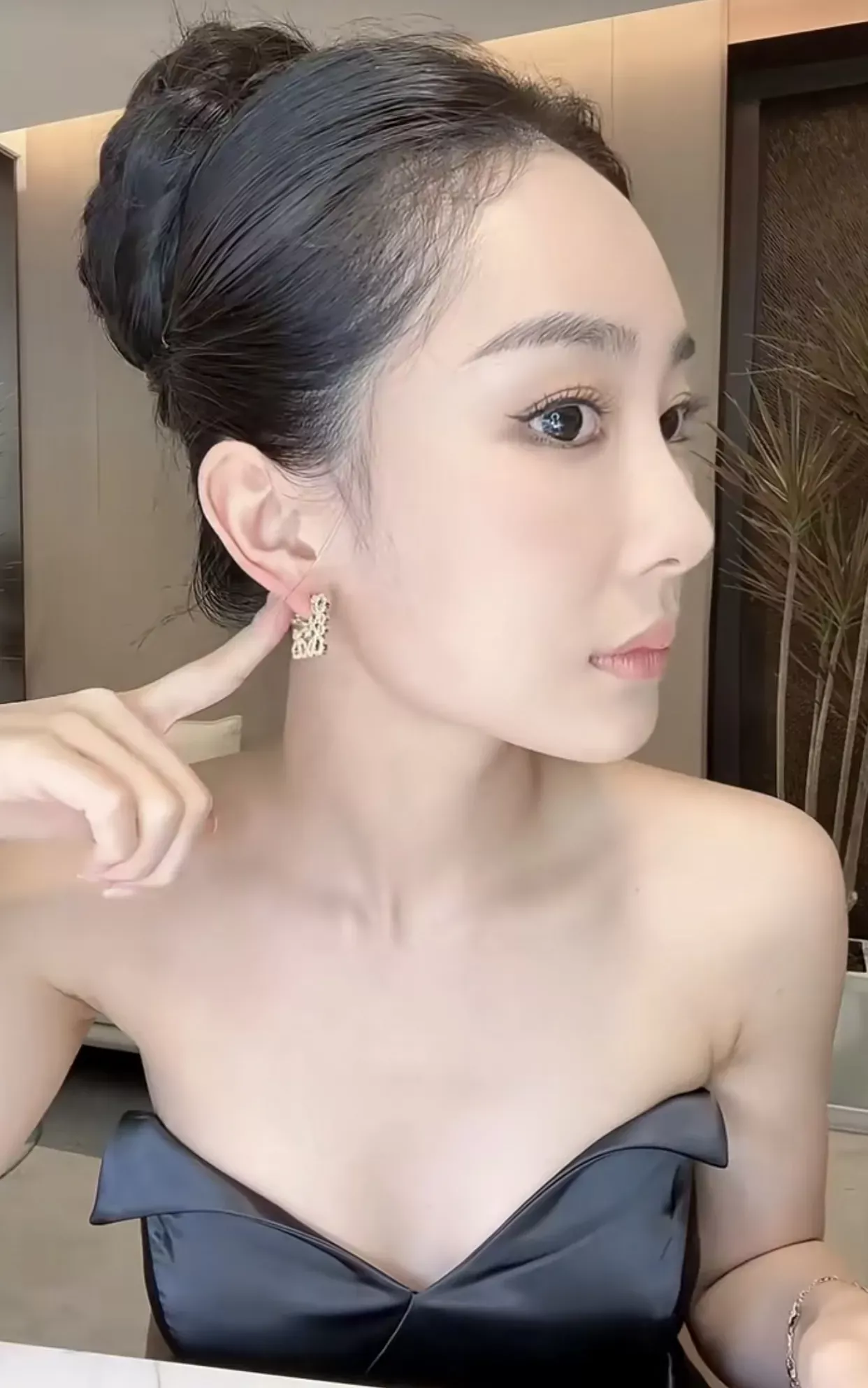 로에베 풀 큐빅 오픈워크 귀걸이 상세 이미지 19