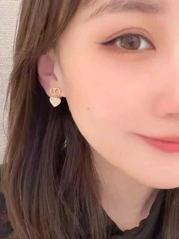 디올 하트 크리스탈 장식 귀걸이 상세 이미지 7