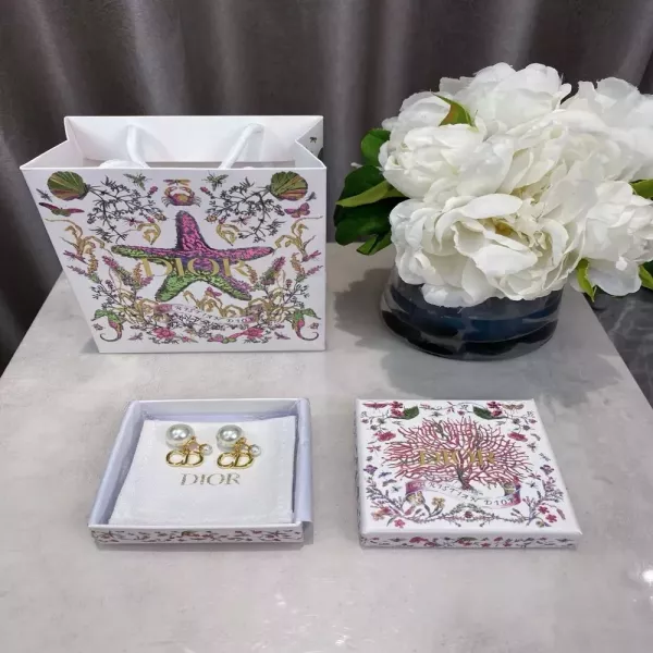 디올 CD 레터 진주 스터드 귀걸이