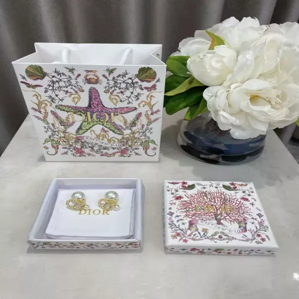 디올 CD 진주 장식 황동 귀걸이