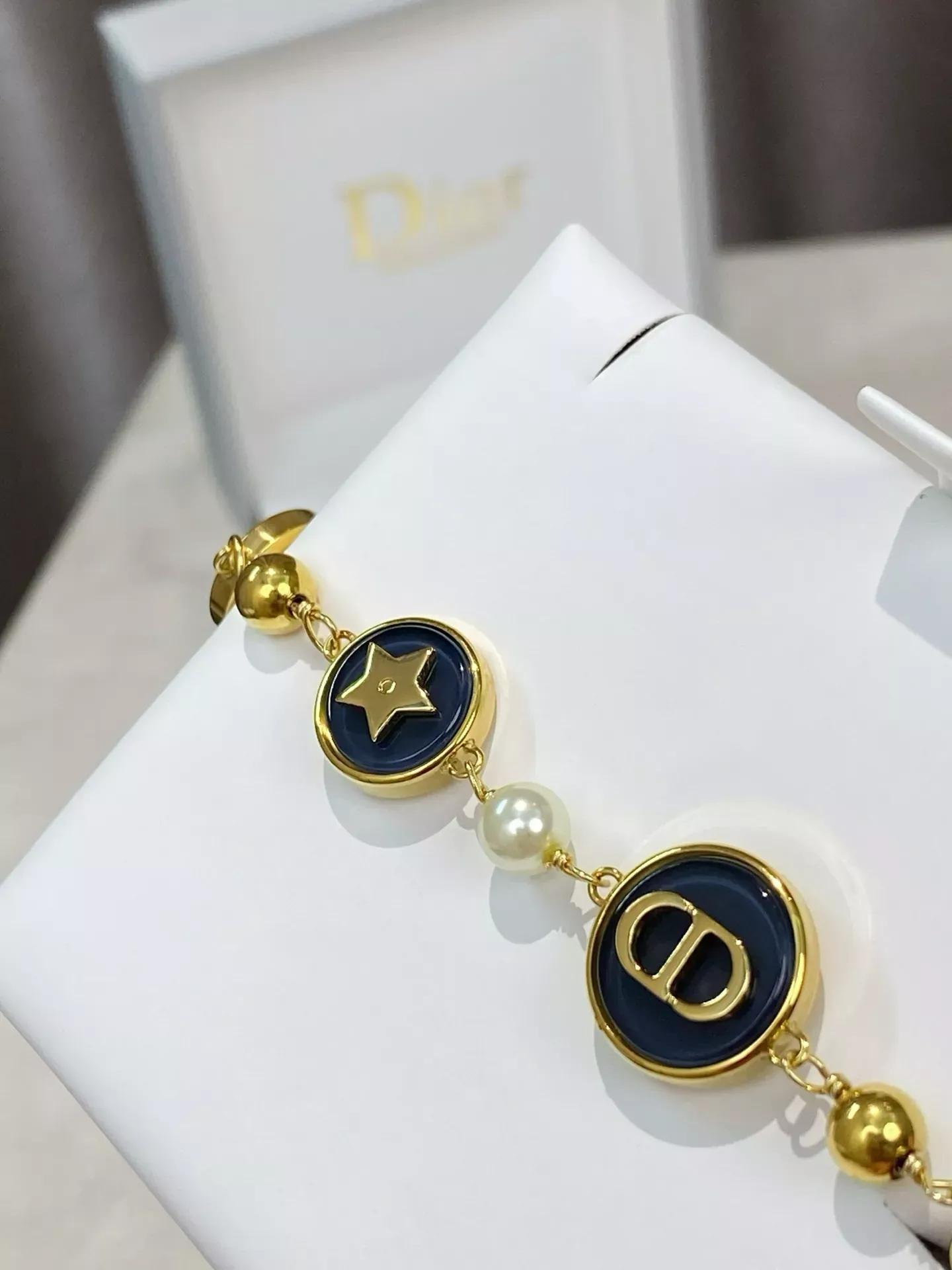 디올 레진 장식 목걸이 상세 이미지 7