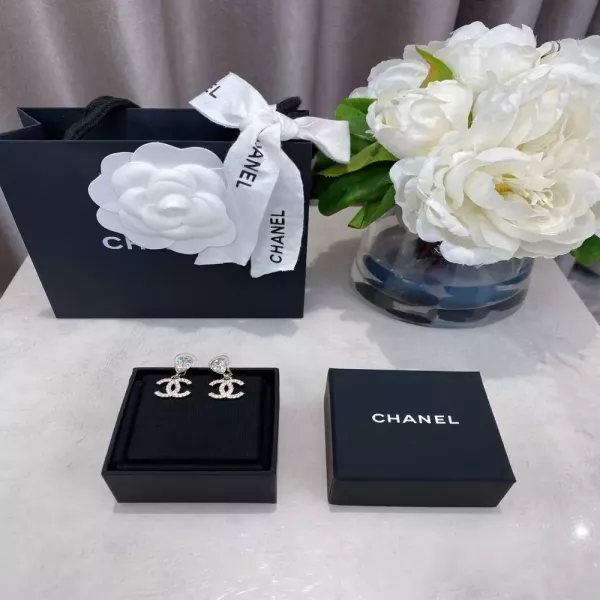 샤넬 더블 C 큐빅 장식 귀걸이
