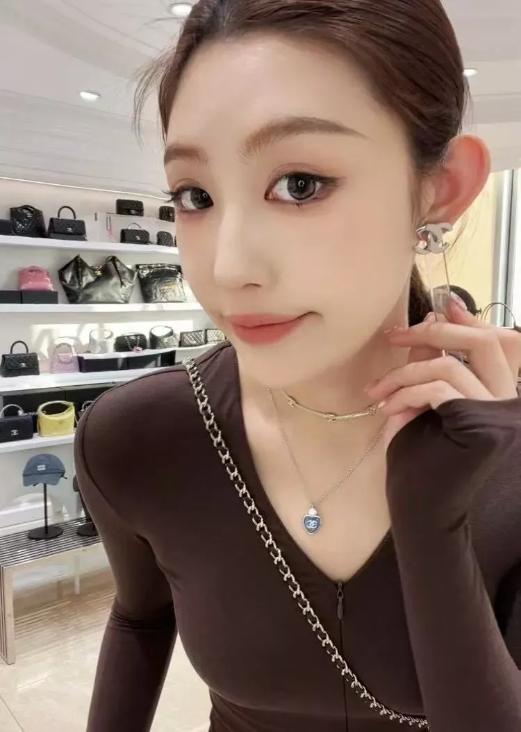 샤넬 더블 C 광면 메탈 귀걸이 상세 이미지 29
