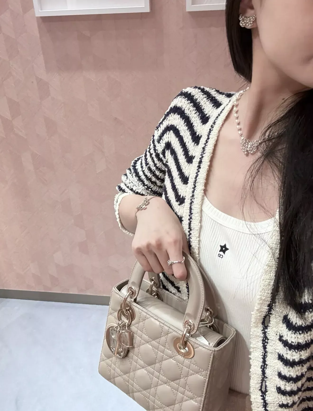 디올 진주 나비 펜던트 목걸이 상세 이미지 18
