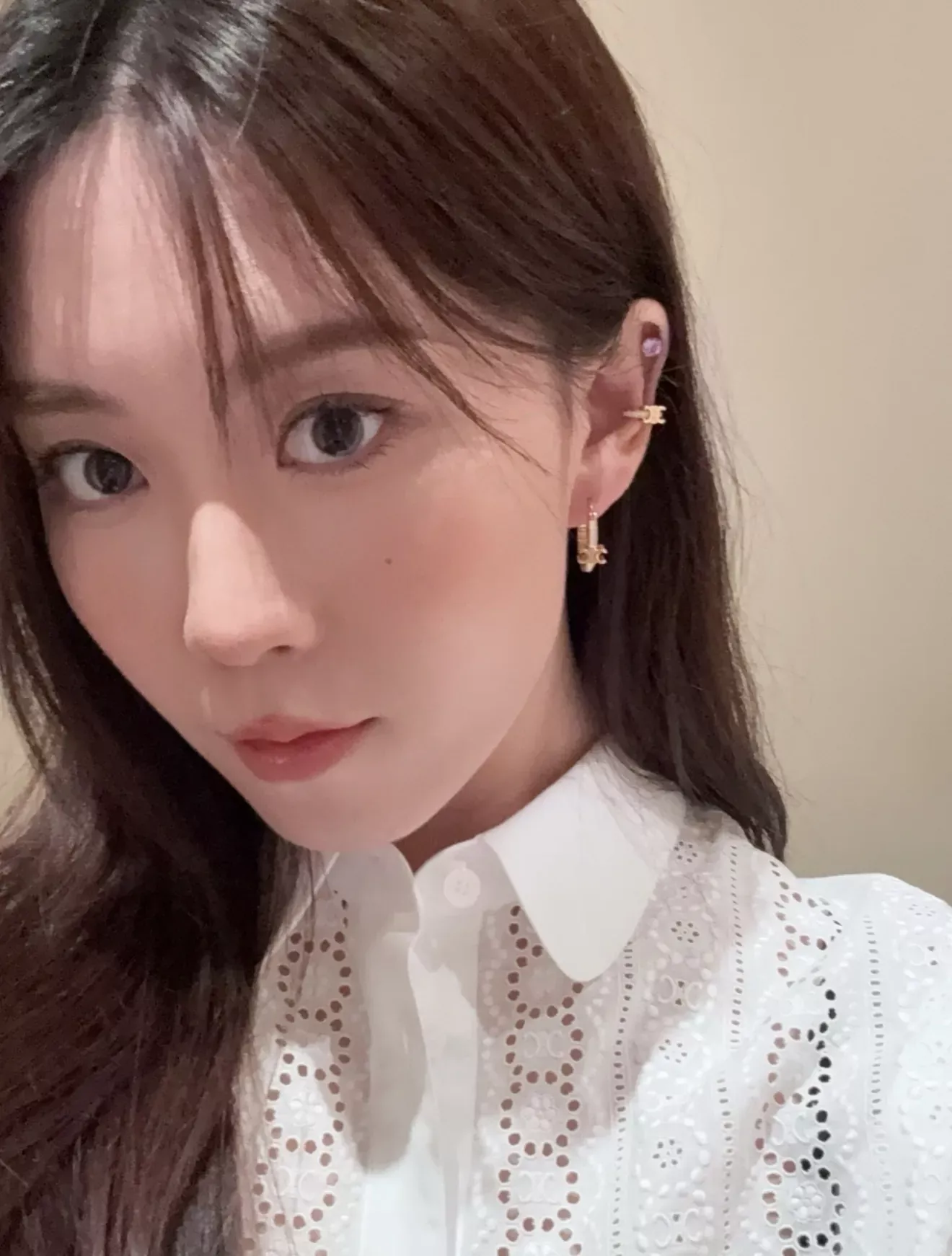 셀린느 트리옹프 에나멜 로고 귀걸이 상세 이미지 10