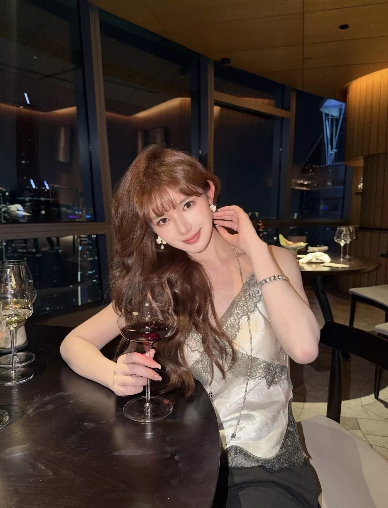 샤넬 삼색 제비꽃 진주 장식 귀걸이 상세 이미지 14