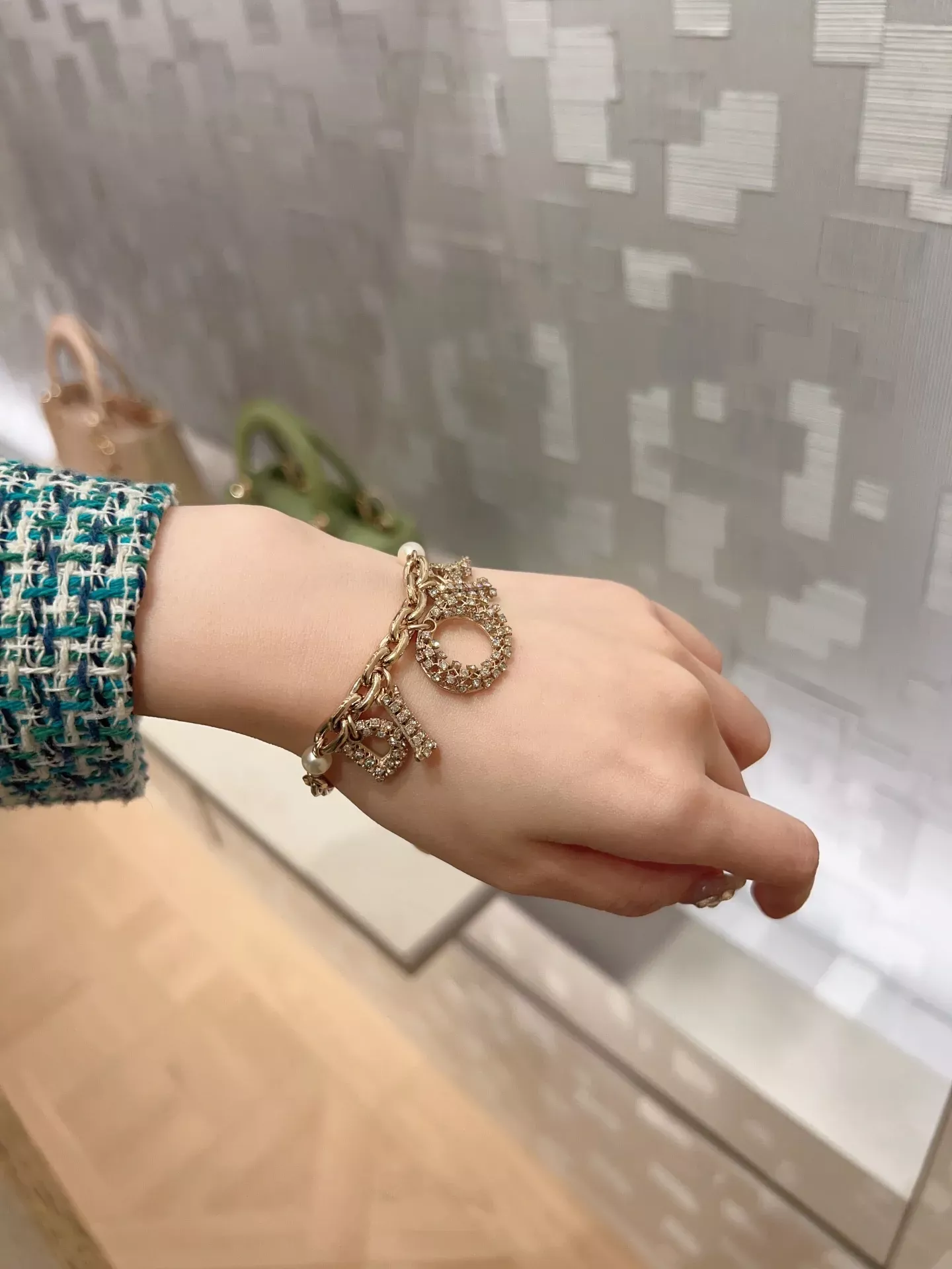 디올 풀파베 레터 장식 팔찌 실버섀도 상세 이미지 8