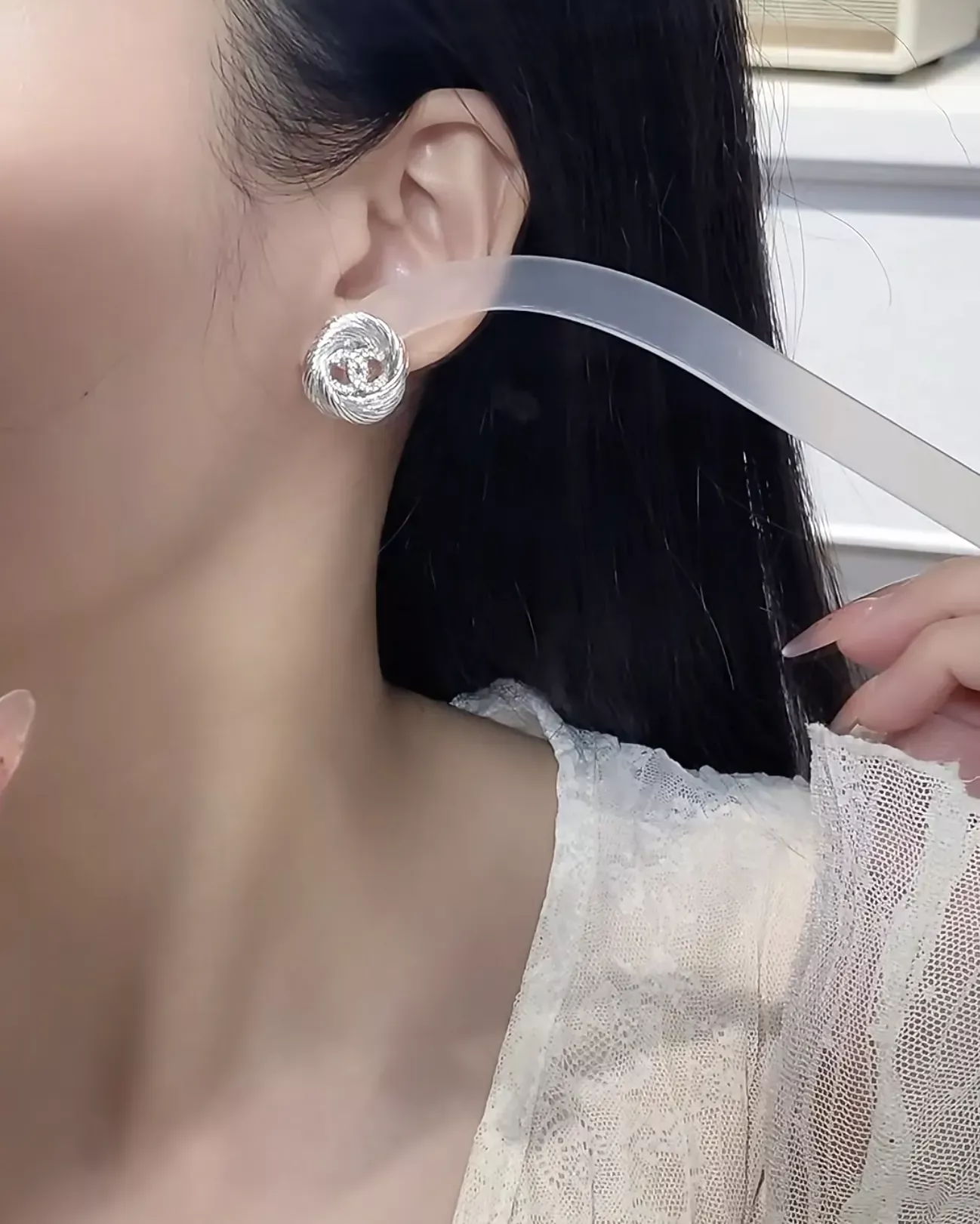 샤넬 회전 나사 더블 C 귀걸이 상세 이미지 10