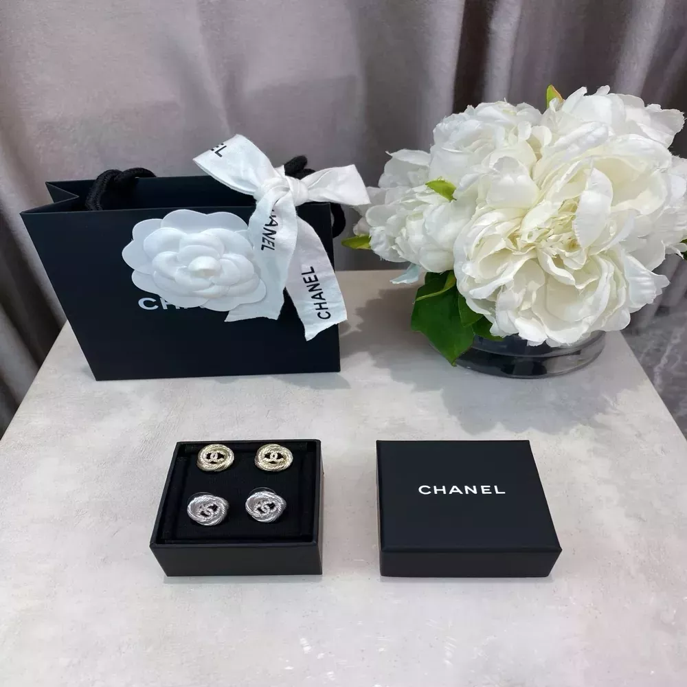 샤넬 회전 나사 더블 C 귀걸이