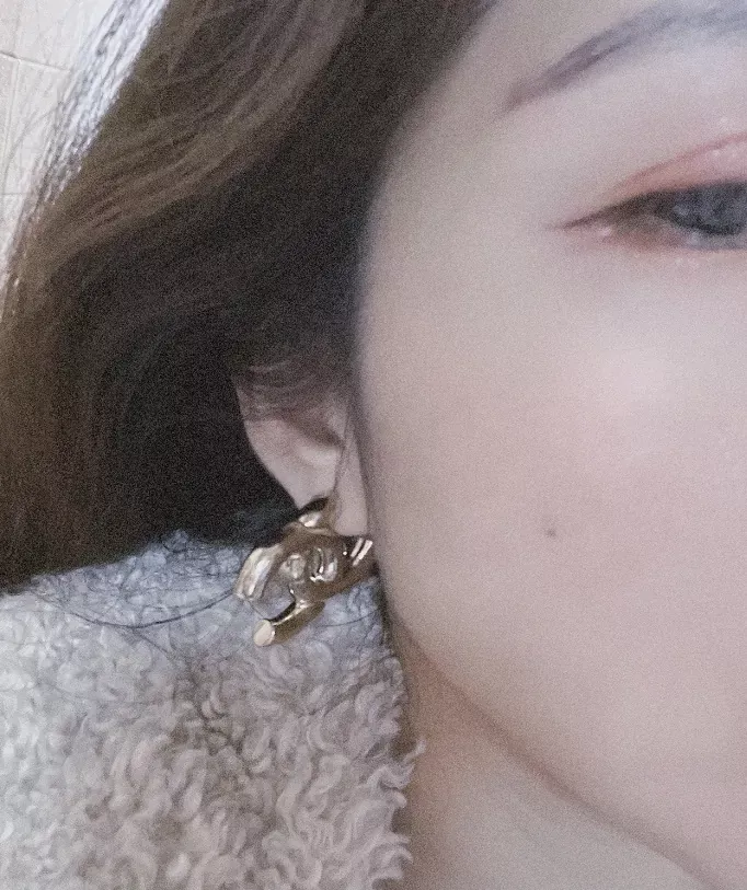 샤넬 심플 더블 C 로고 귀걸이 상세 이미지 15