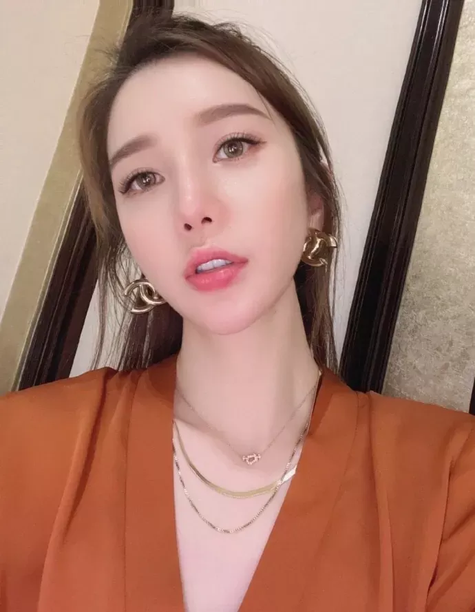 샤넬 심플 더블 C 로고 귀걸이 상세 이미지 21