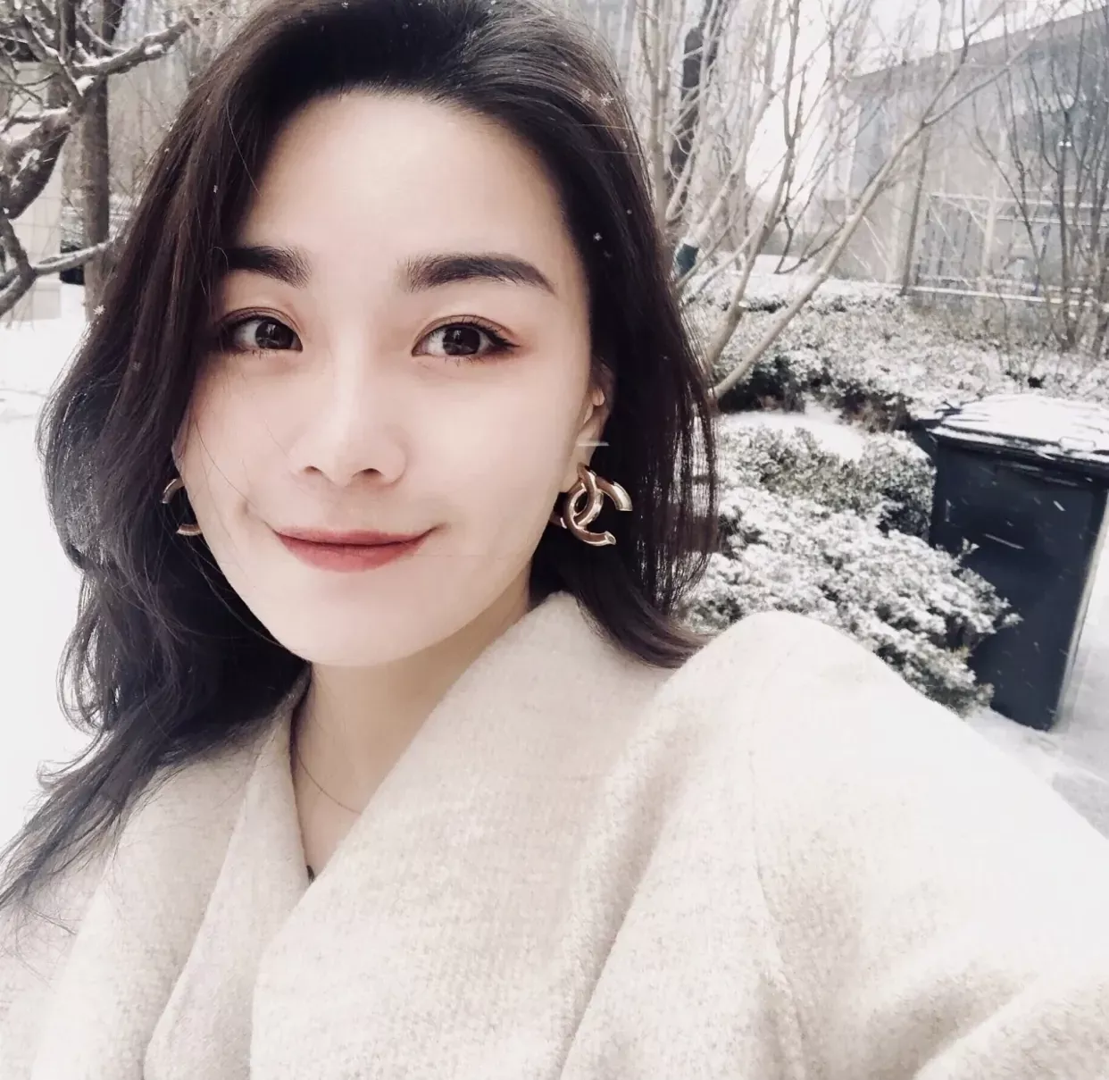 샤넬 심플 더블 C 로고 귀걸이 상세 이미지 38